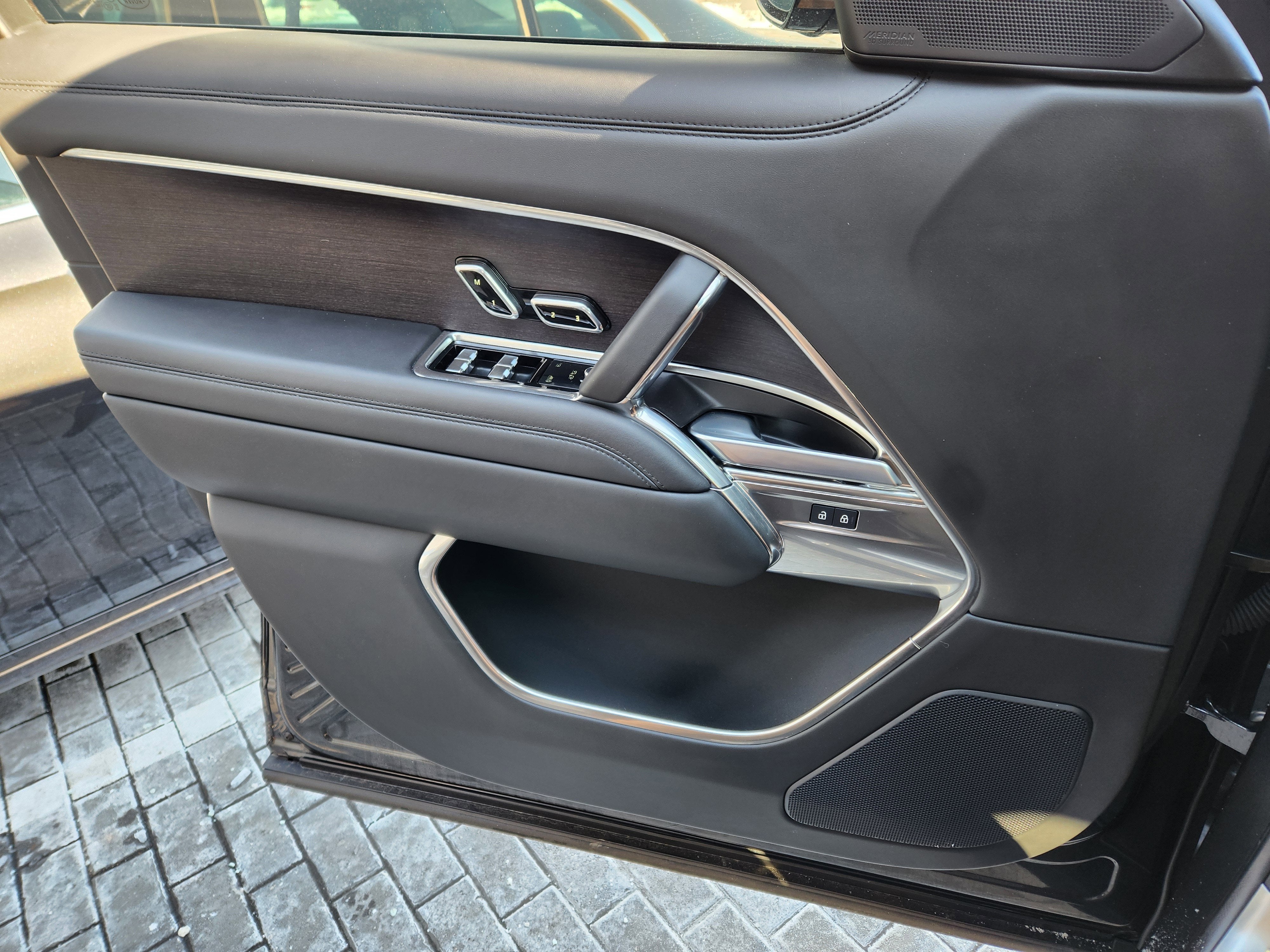 2025 Land Rover Range Rover SE