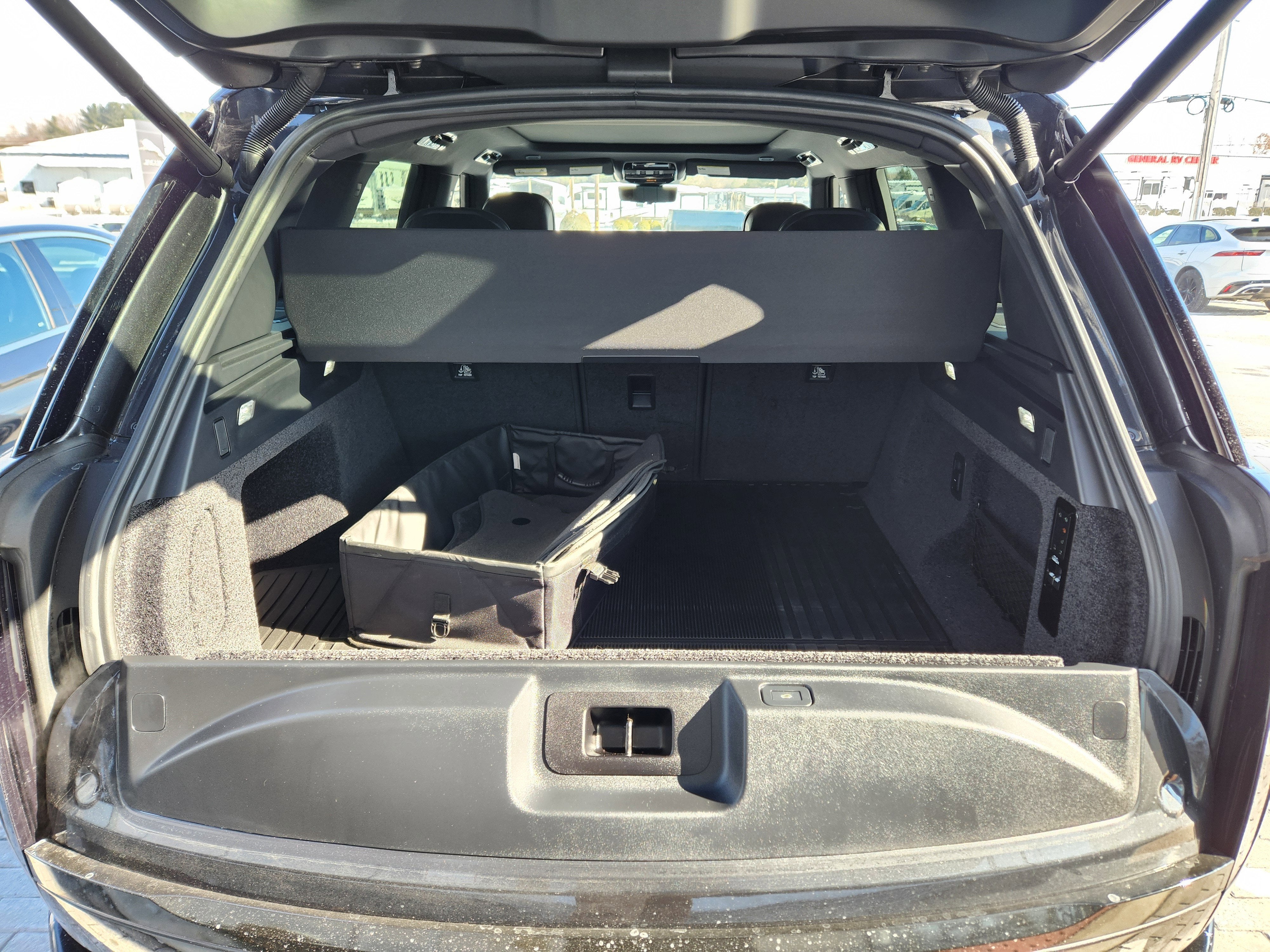 2025 Land Rover Range Rover SE