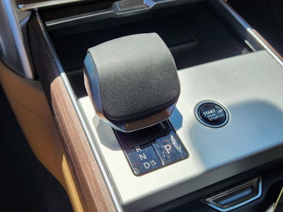 2025 Land Rover Range Rover SE
