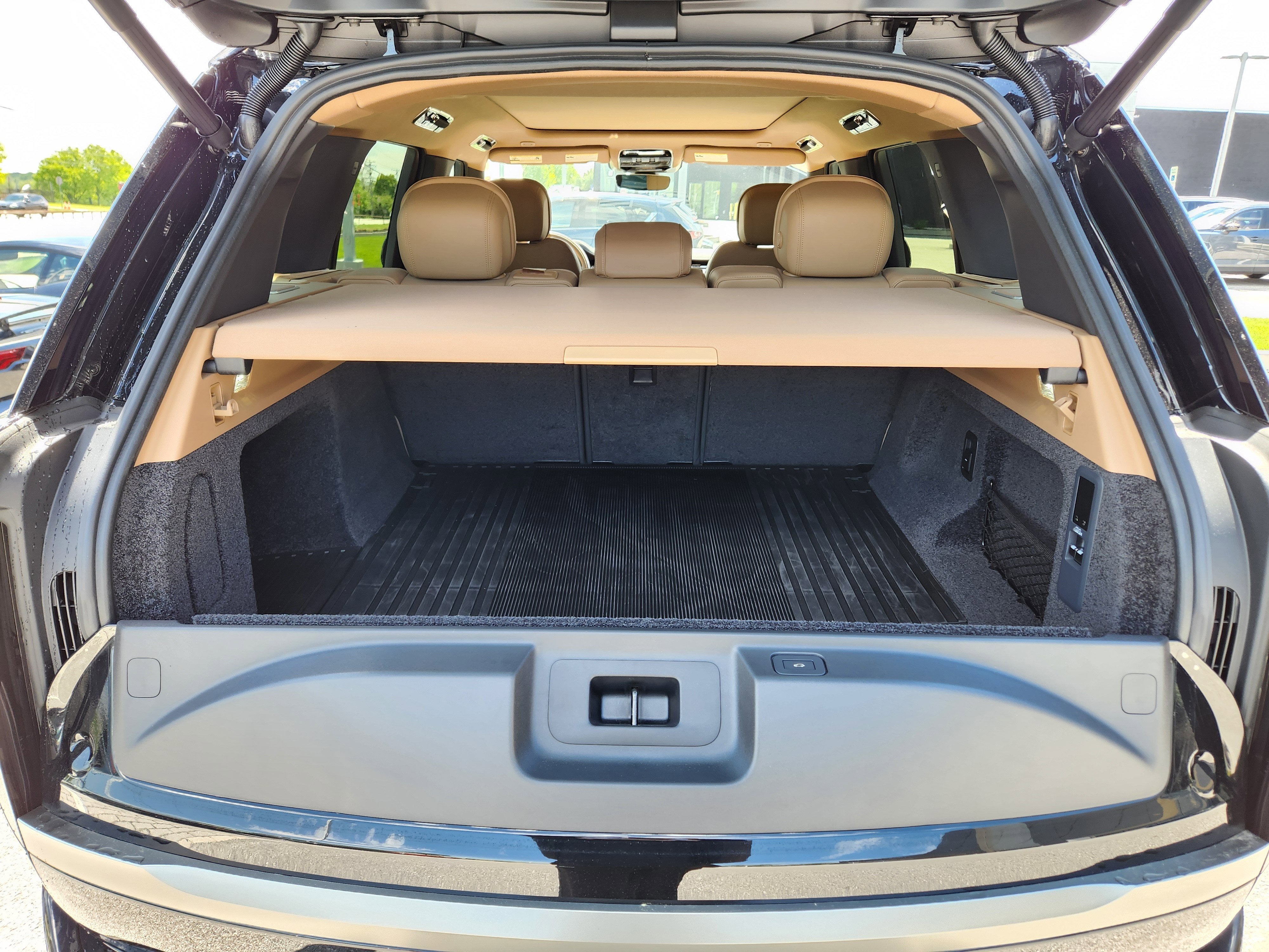 2025 Land Rover Range Rover SE