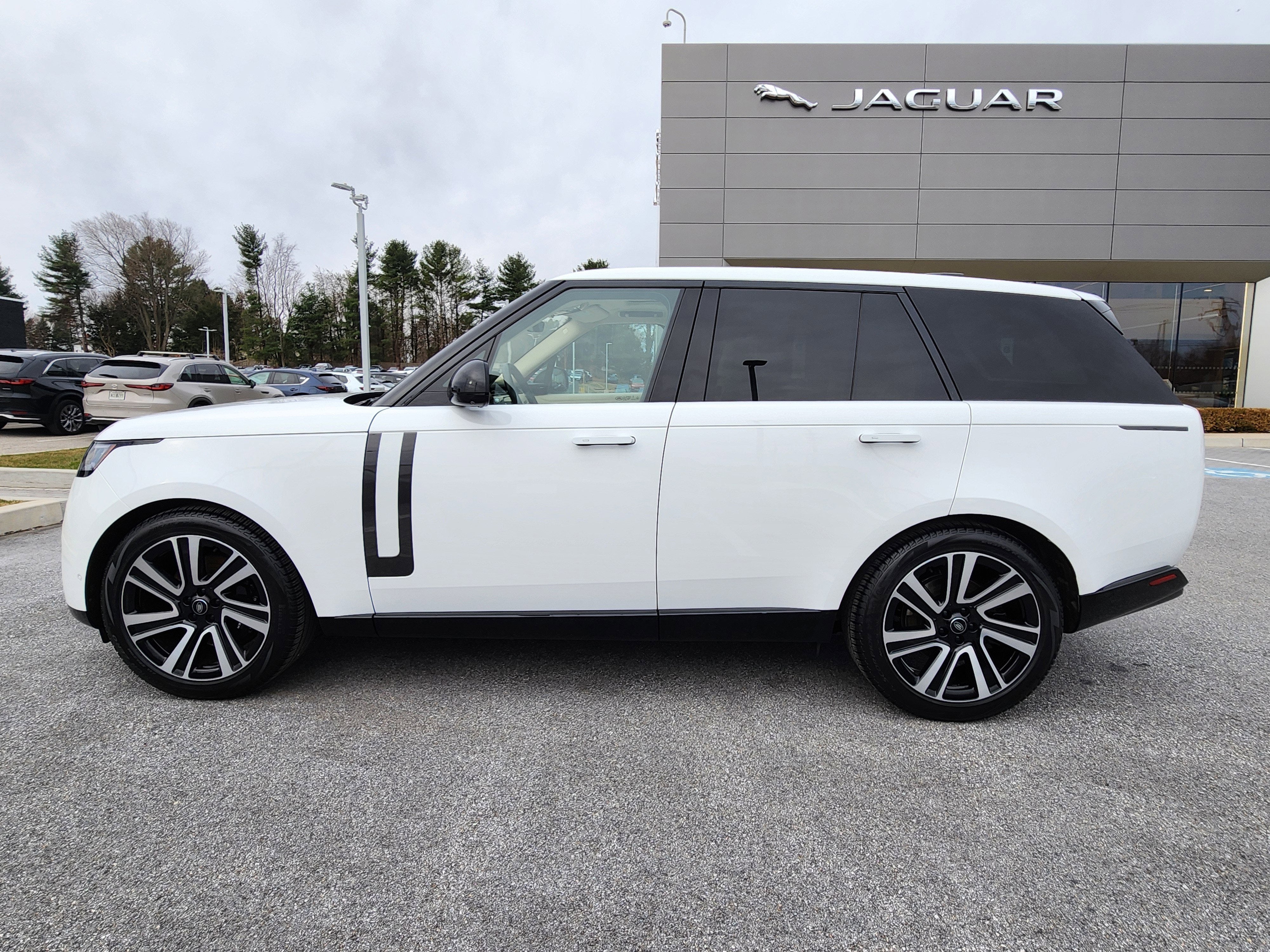 2023 Land Rover Range Rover SE