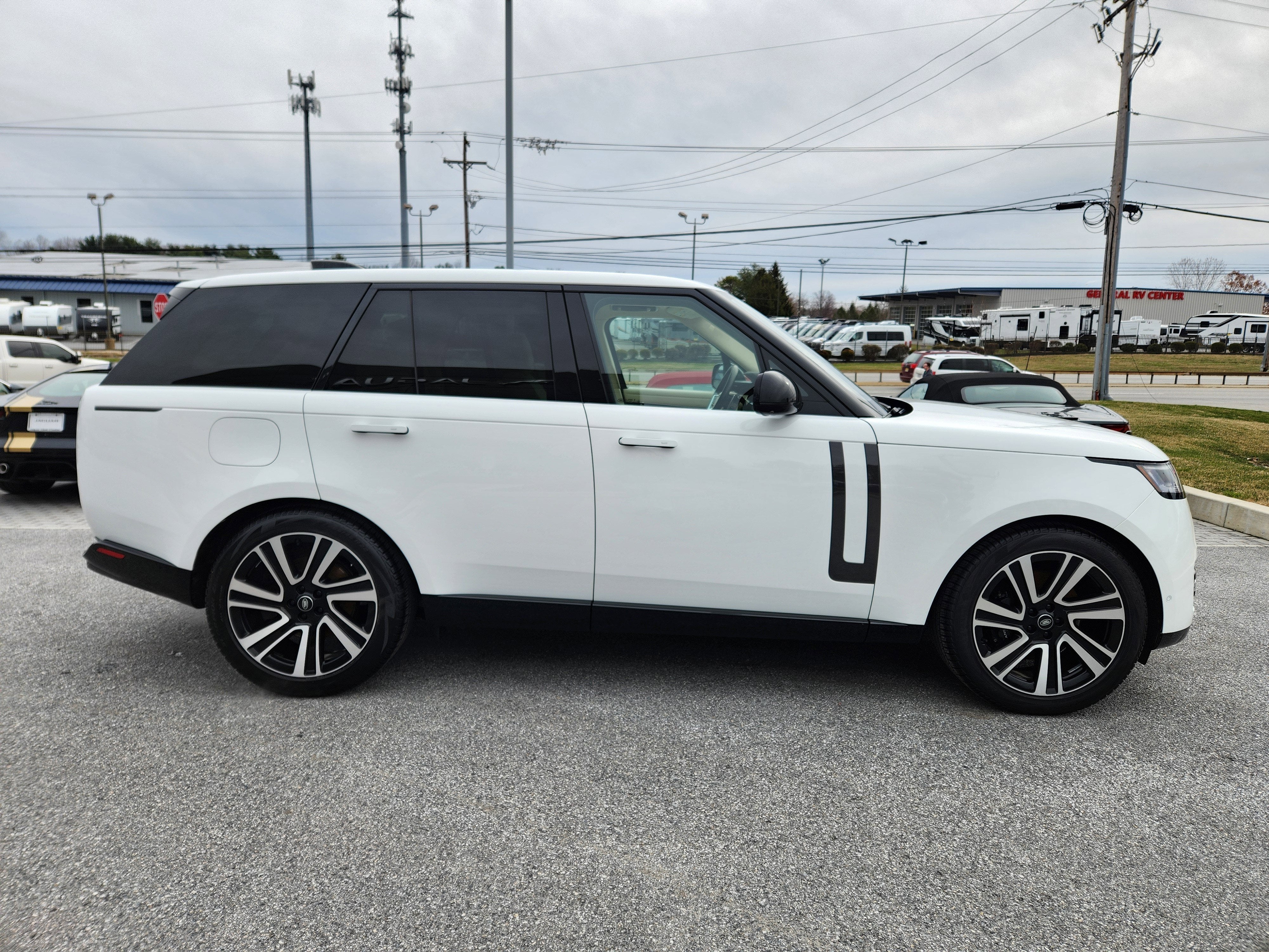 2023 Land Rover Range Rover SE