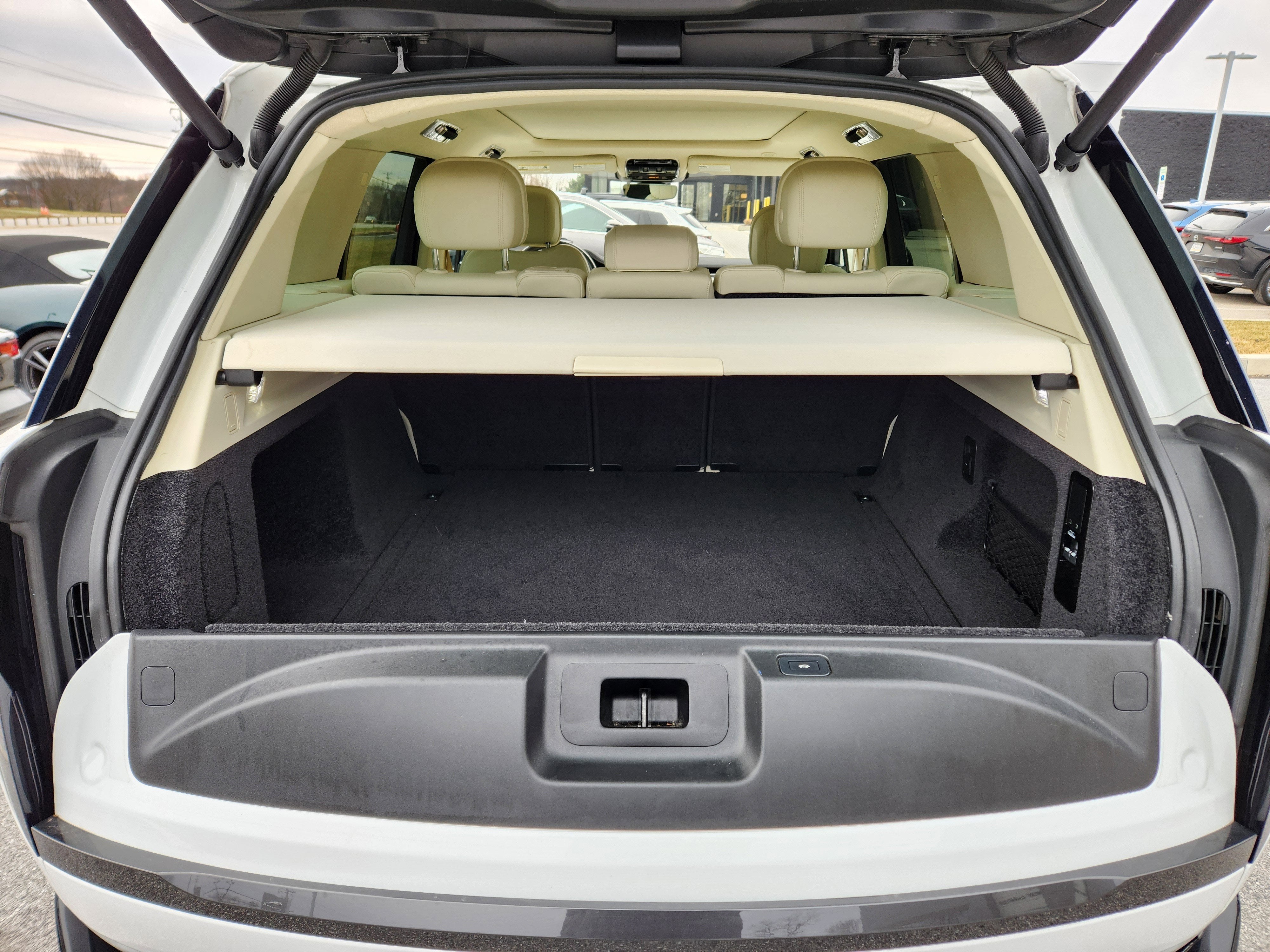 2023 Land Rover Range Rover SE