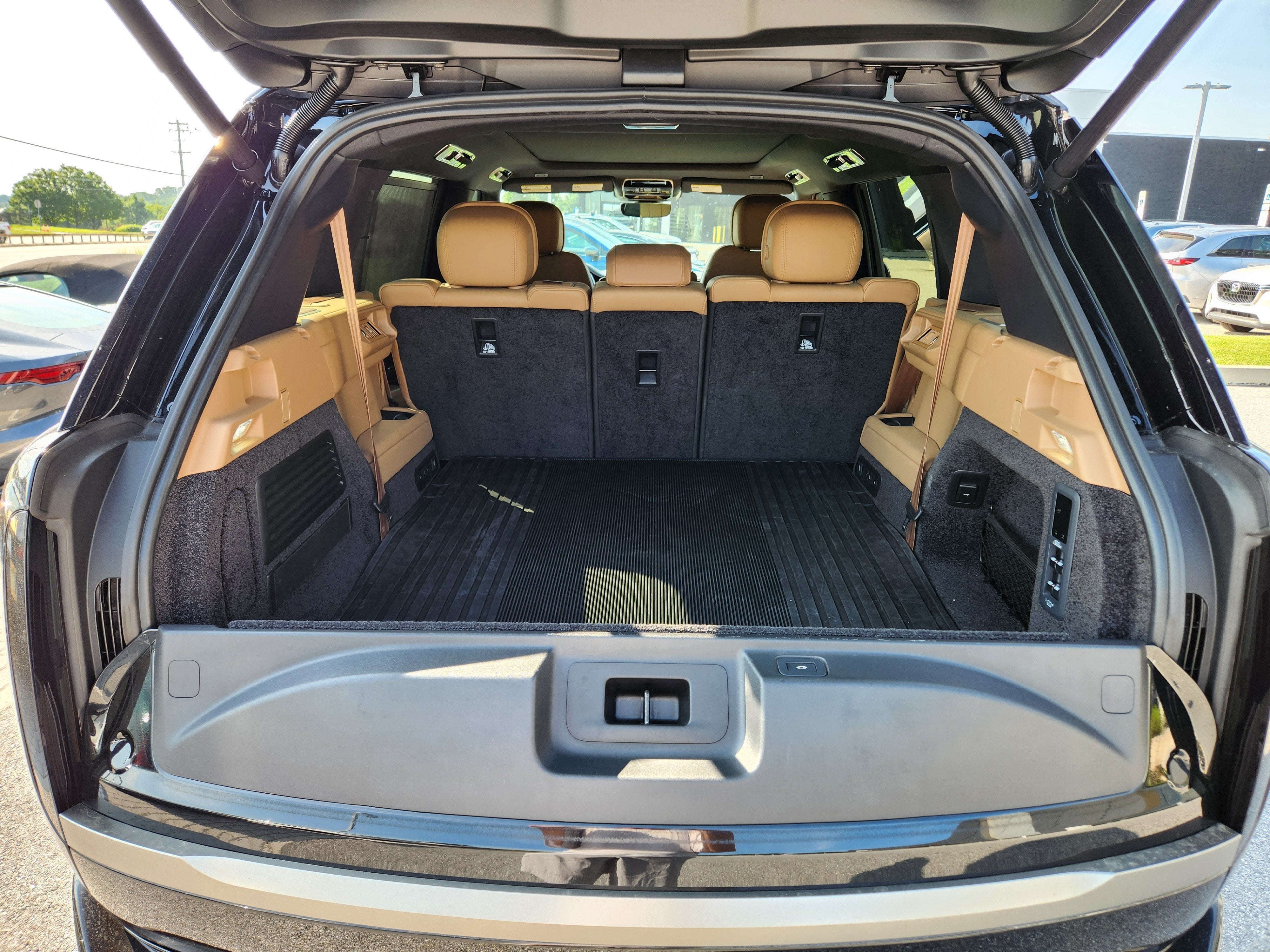 2025 Land Rover Range Rover SE
