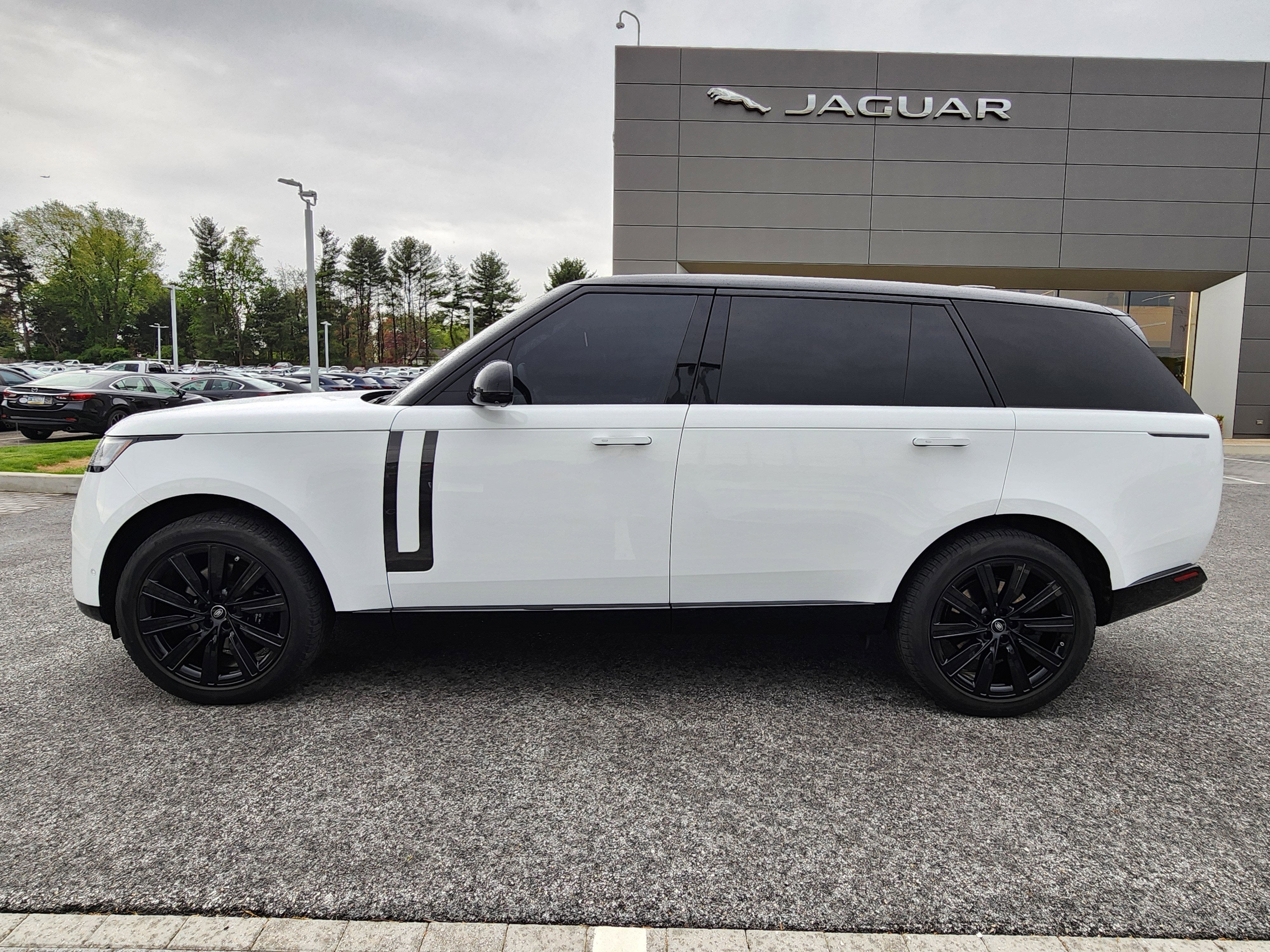 2023 Land Rover Range Rover SE