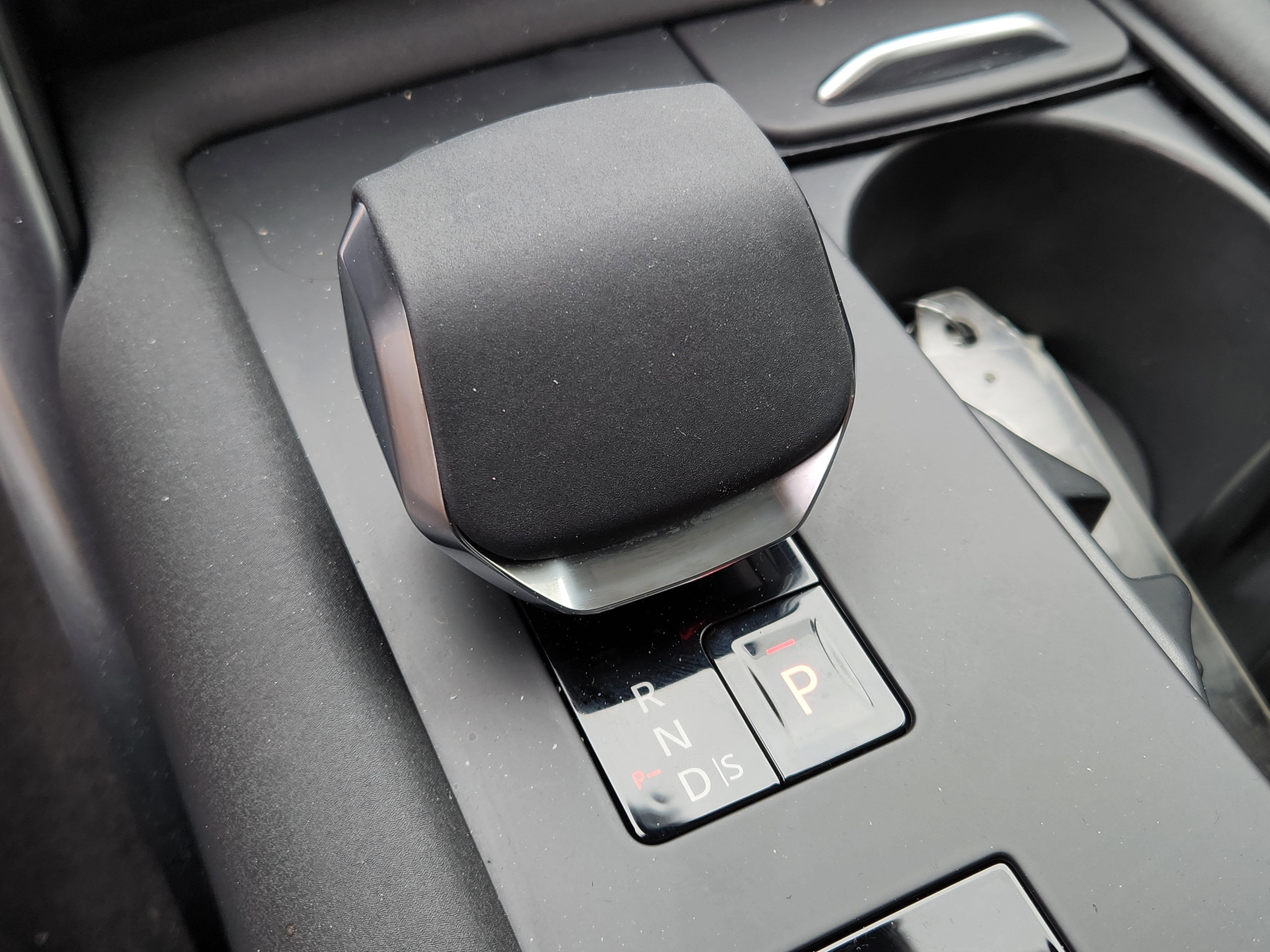 2024 Land Rover Discovery S