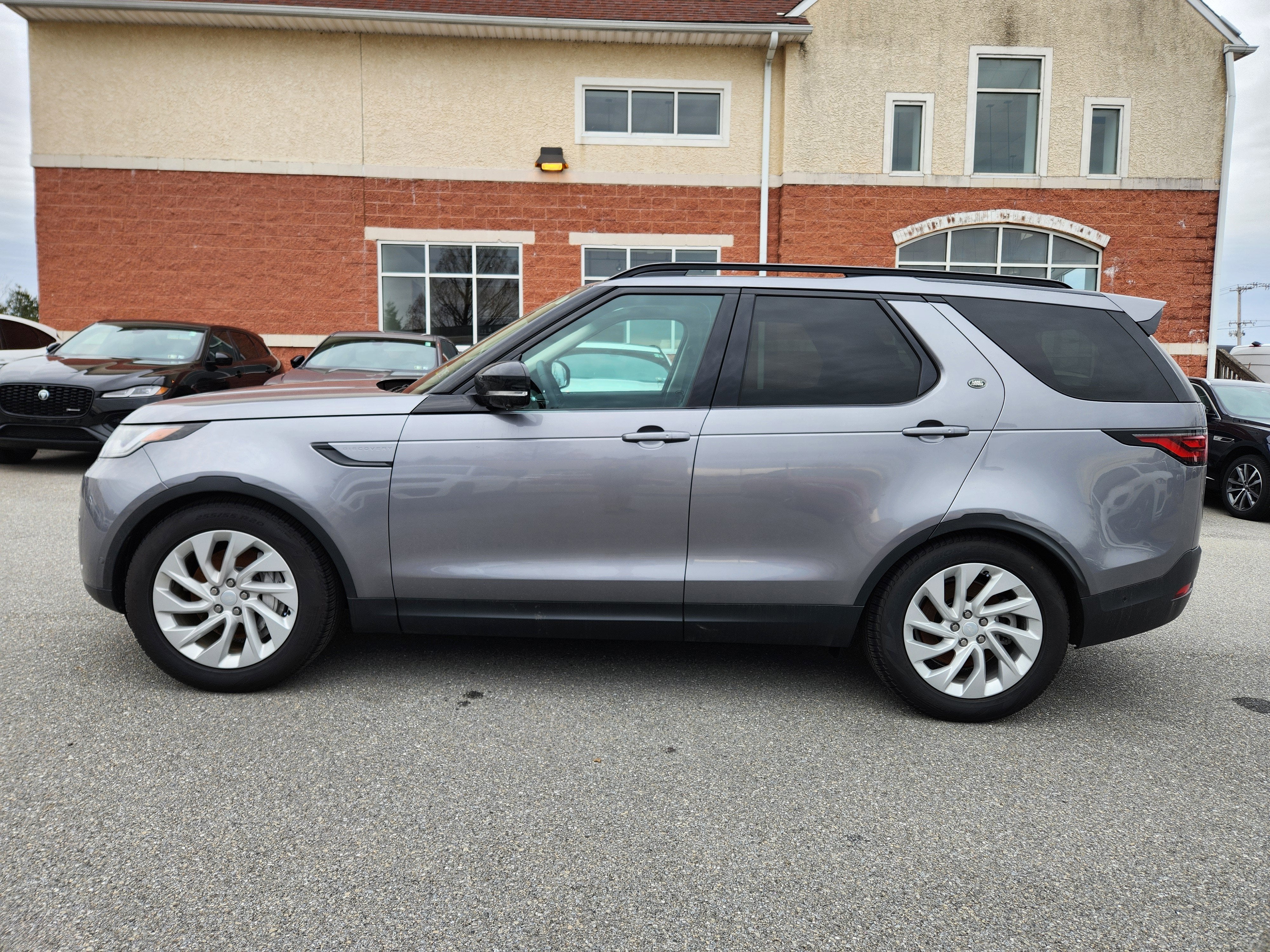 2024 Land Rover Discovery S