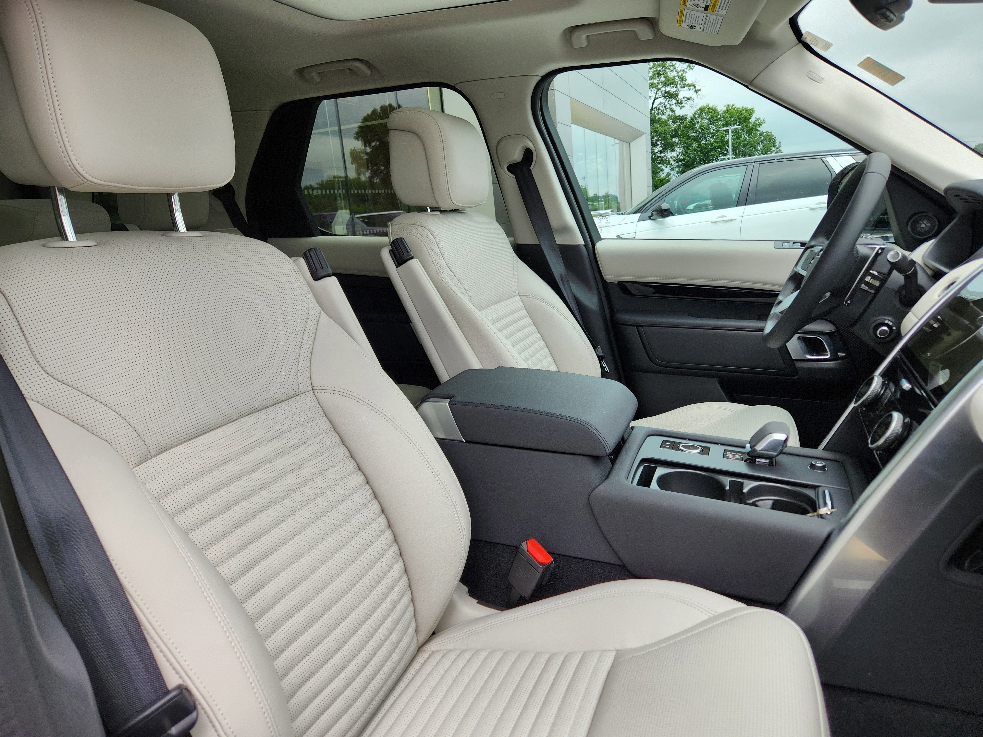 2024 Land Rover Discovery S