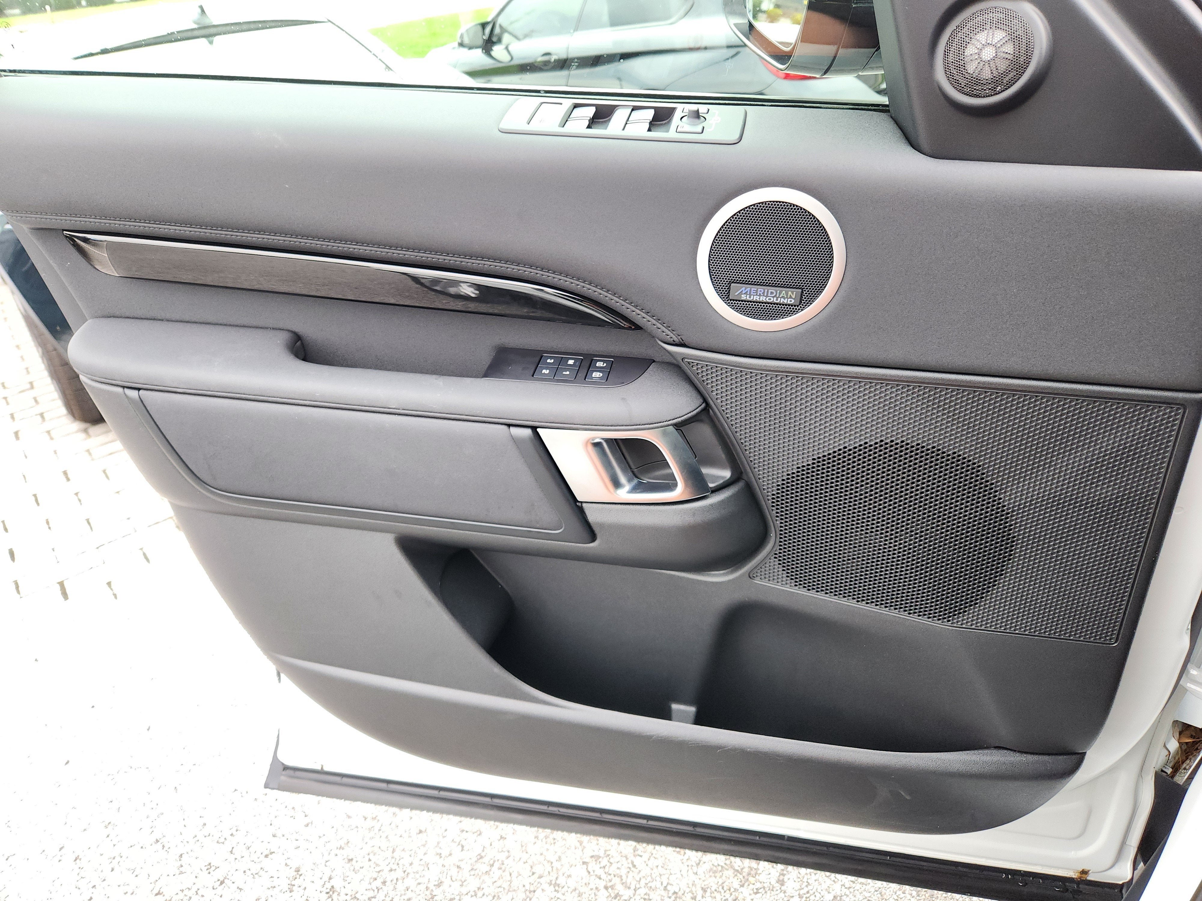 2025 Land Rover Discovery S