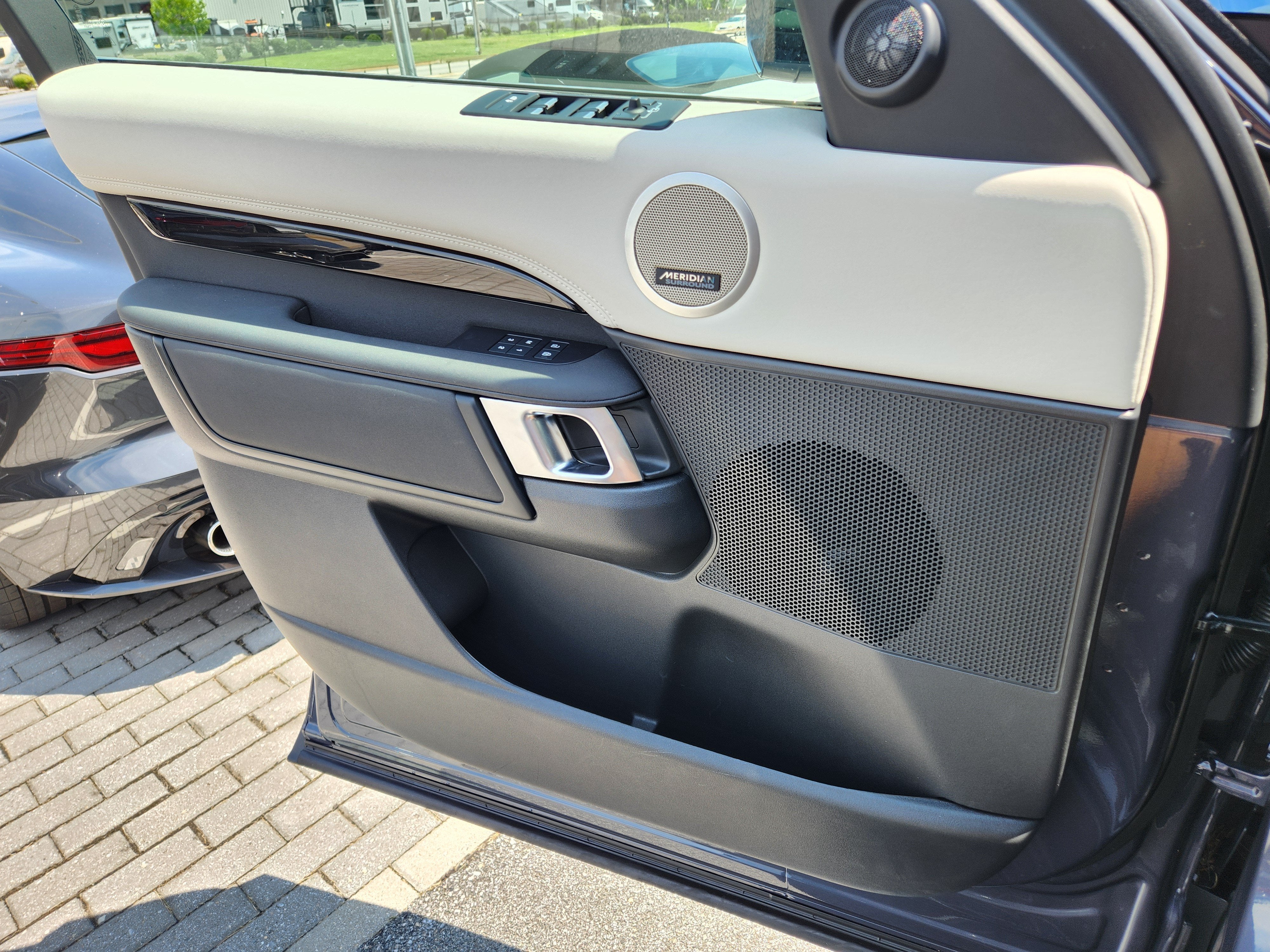 2025 Land Rover Discovery S