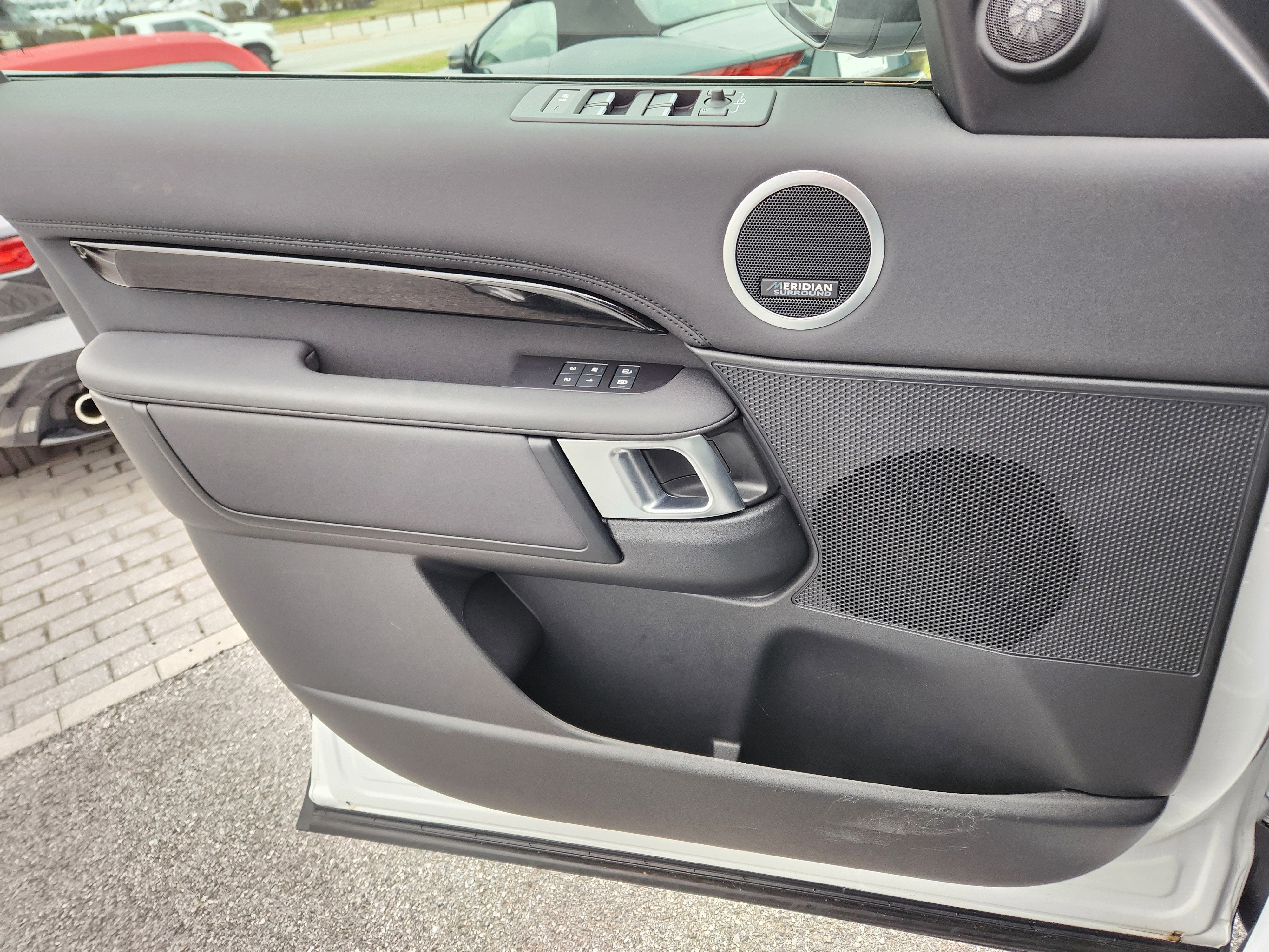 2025 Land Rover Discovery S