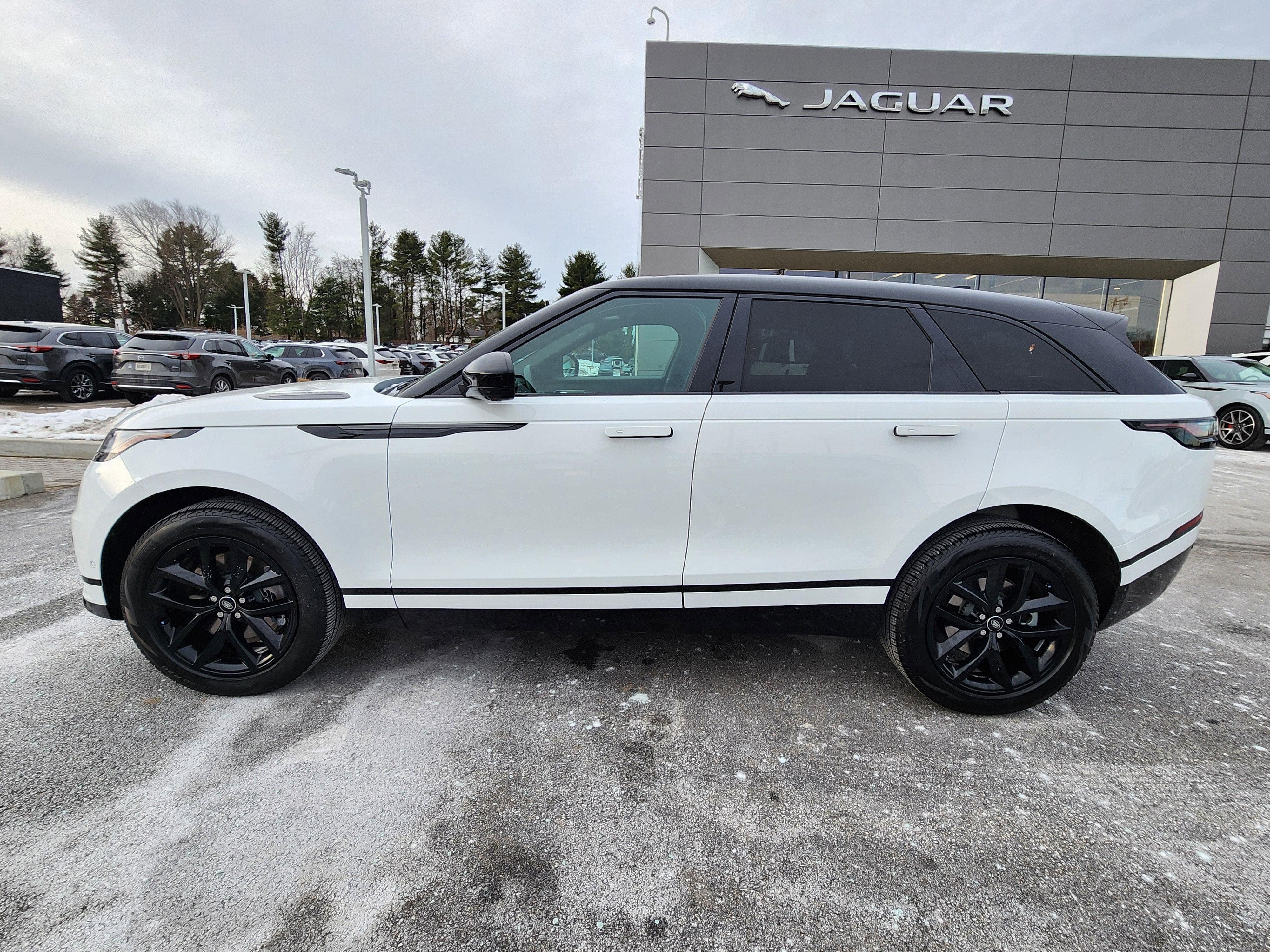 2026 Land Rover Range Rover Velar Dynamic SE