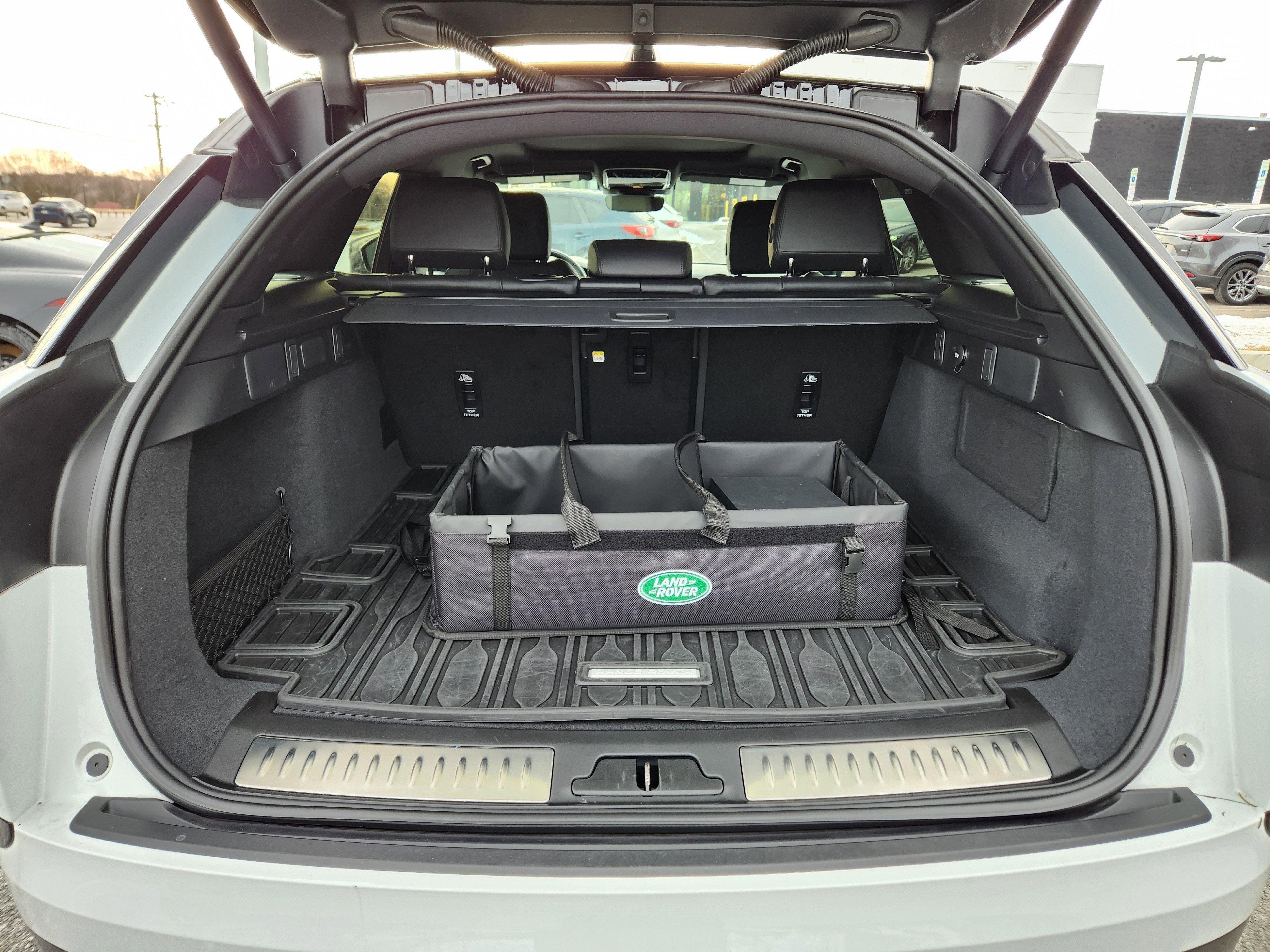 2026 Land Rover Range Rover Velar Dynamic SE