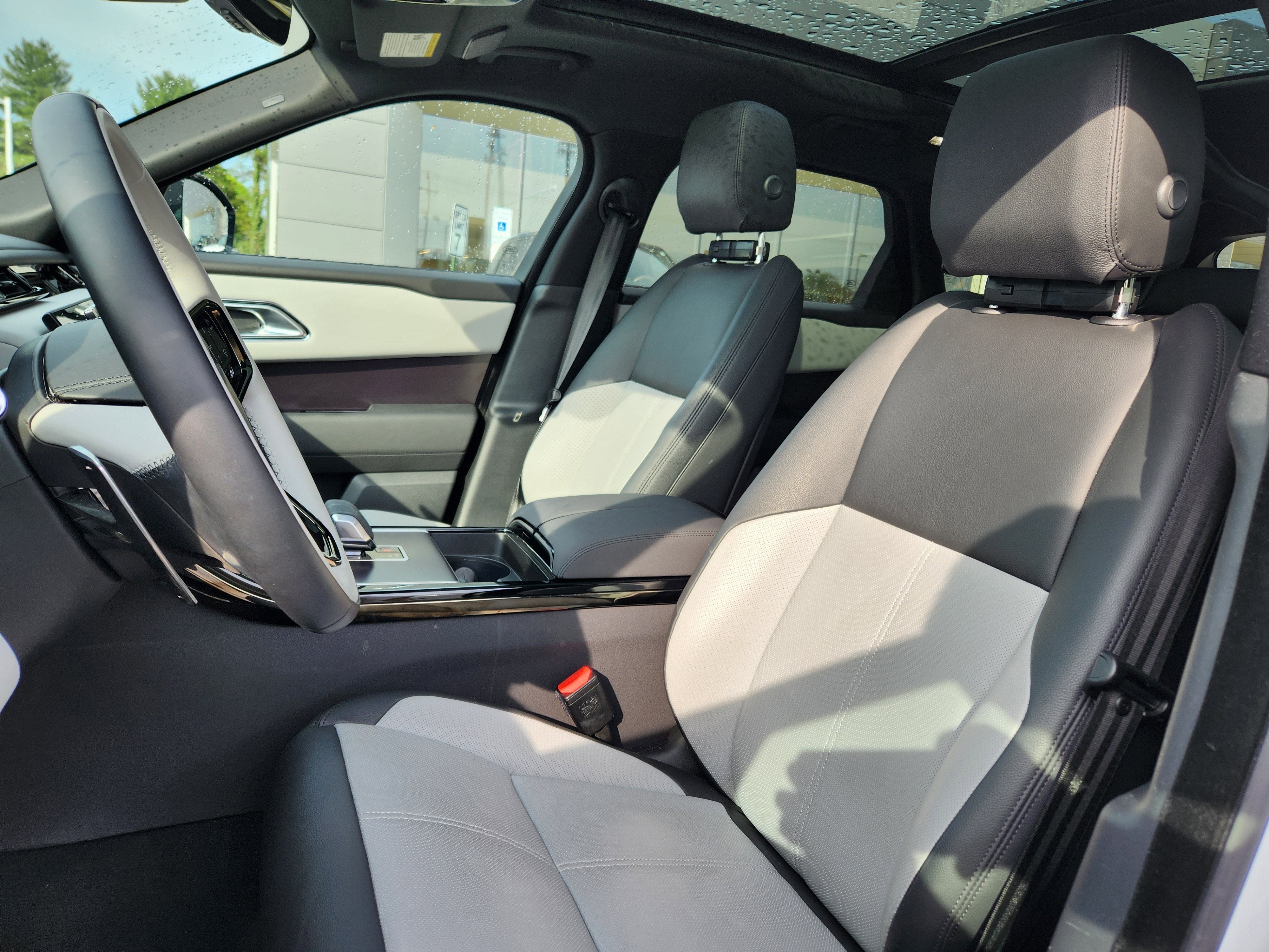 2026 Land Rover Range Rover Velar Dynamic SE