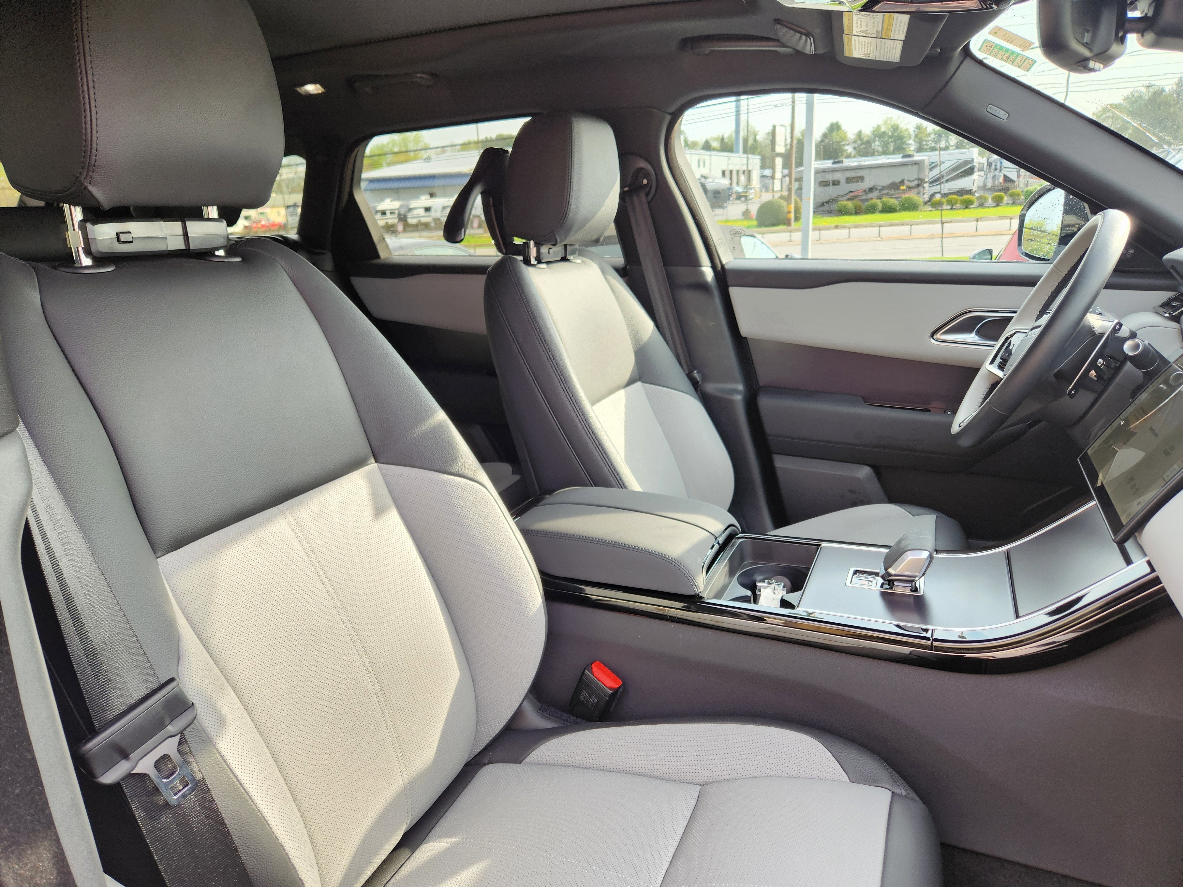 2026 Land Rover Range Rover Velar Dynamic SE