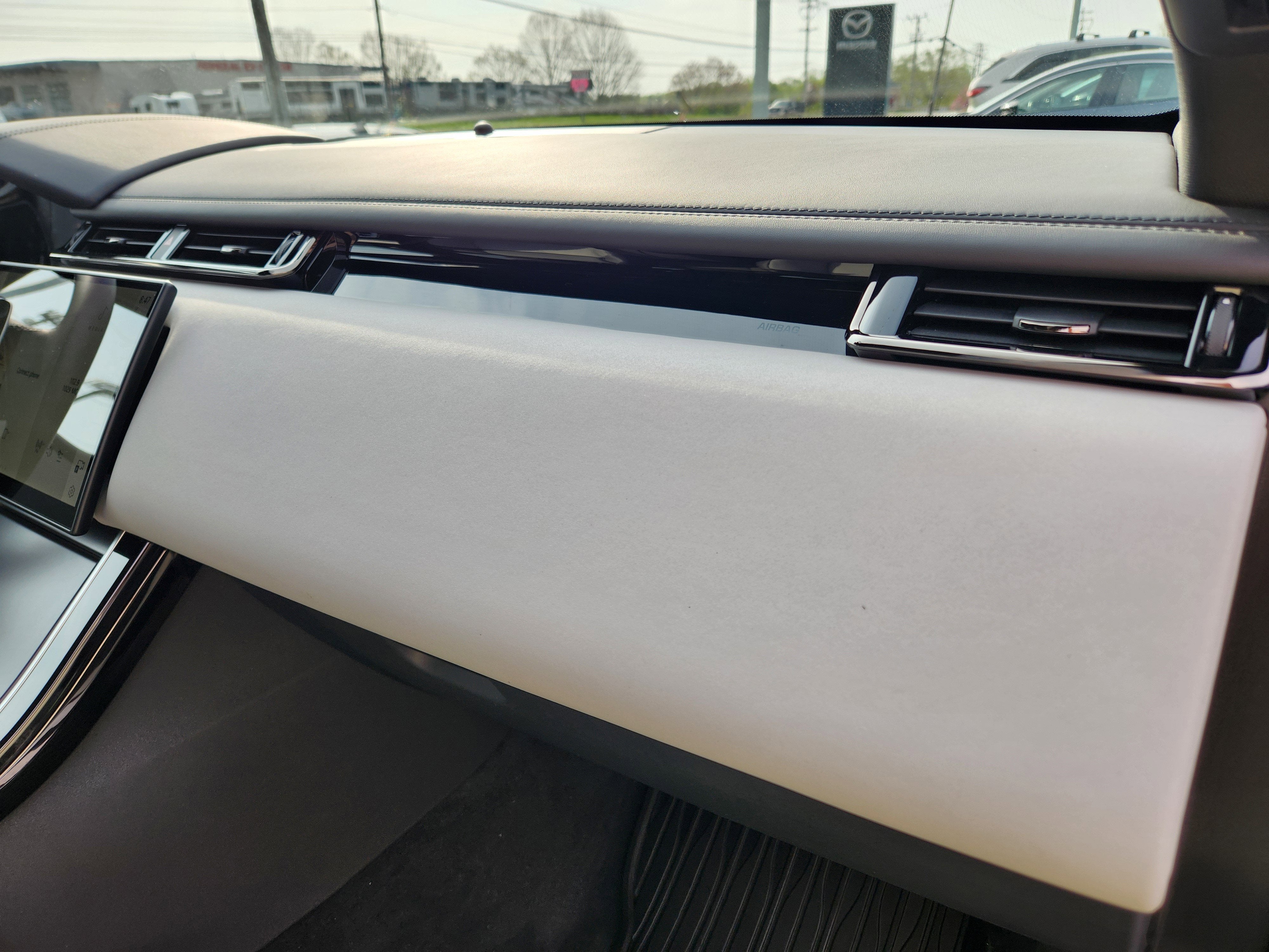 2026 Land Rover Range Rover Velar Dynamic SE