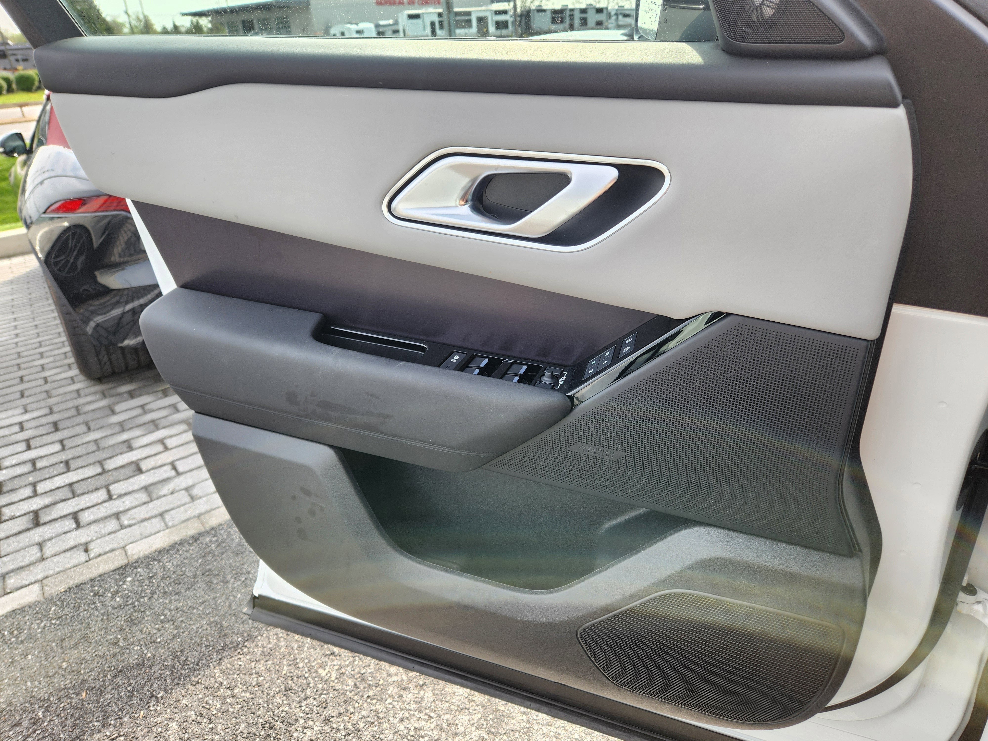 2026 Land Rover Range Rover Velar Dynamic SE