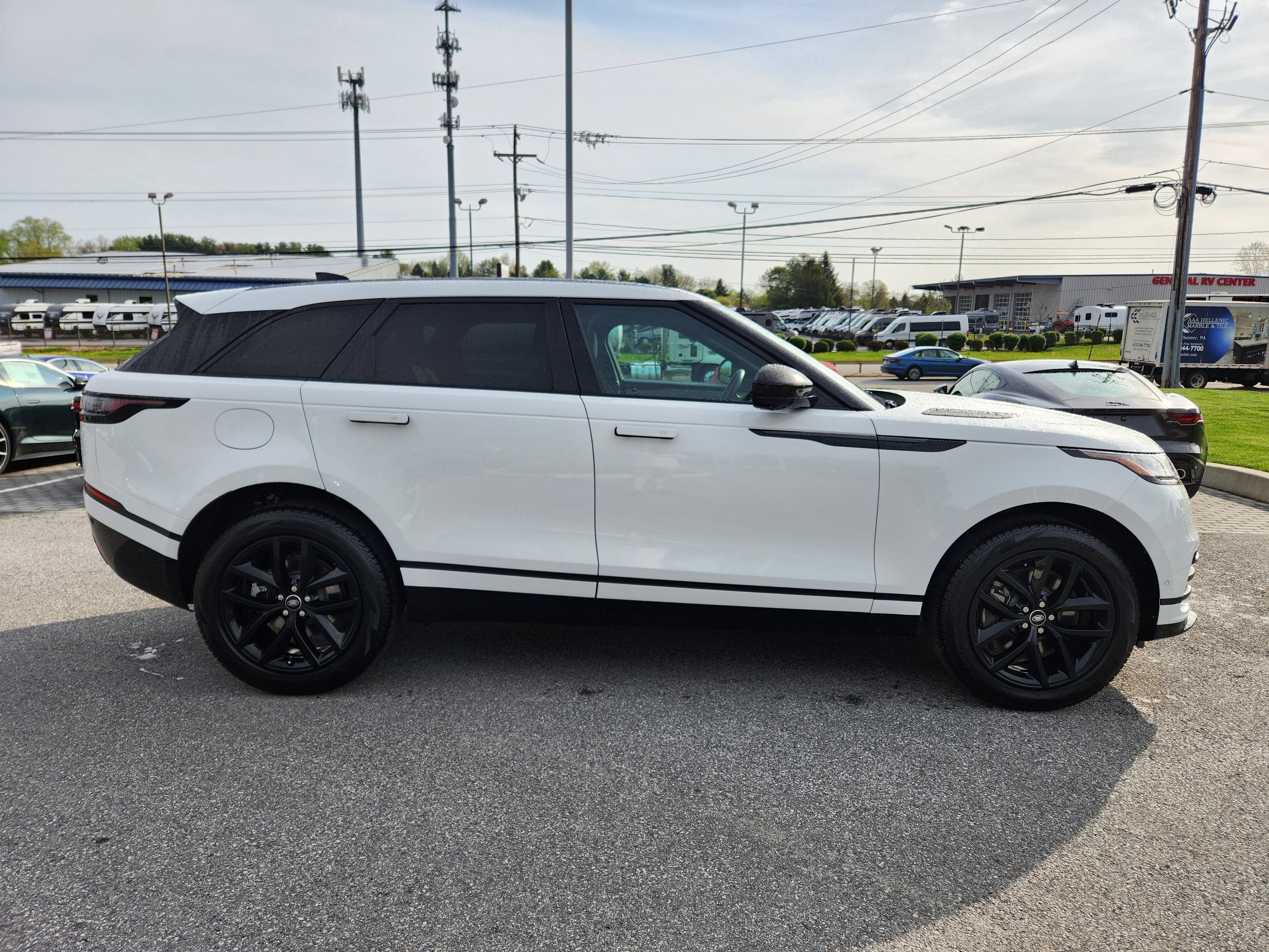 2026 Land Rover Range Rover Velar Dynamic SE