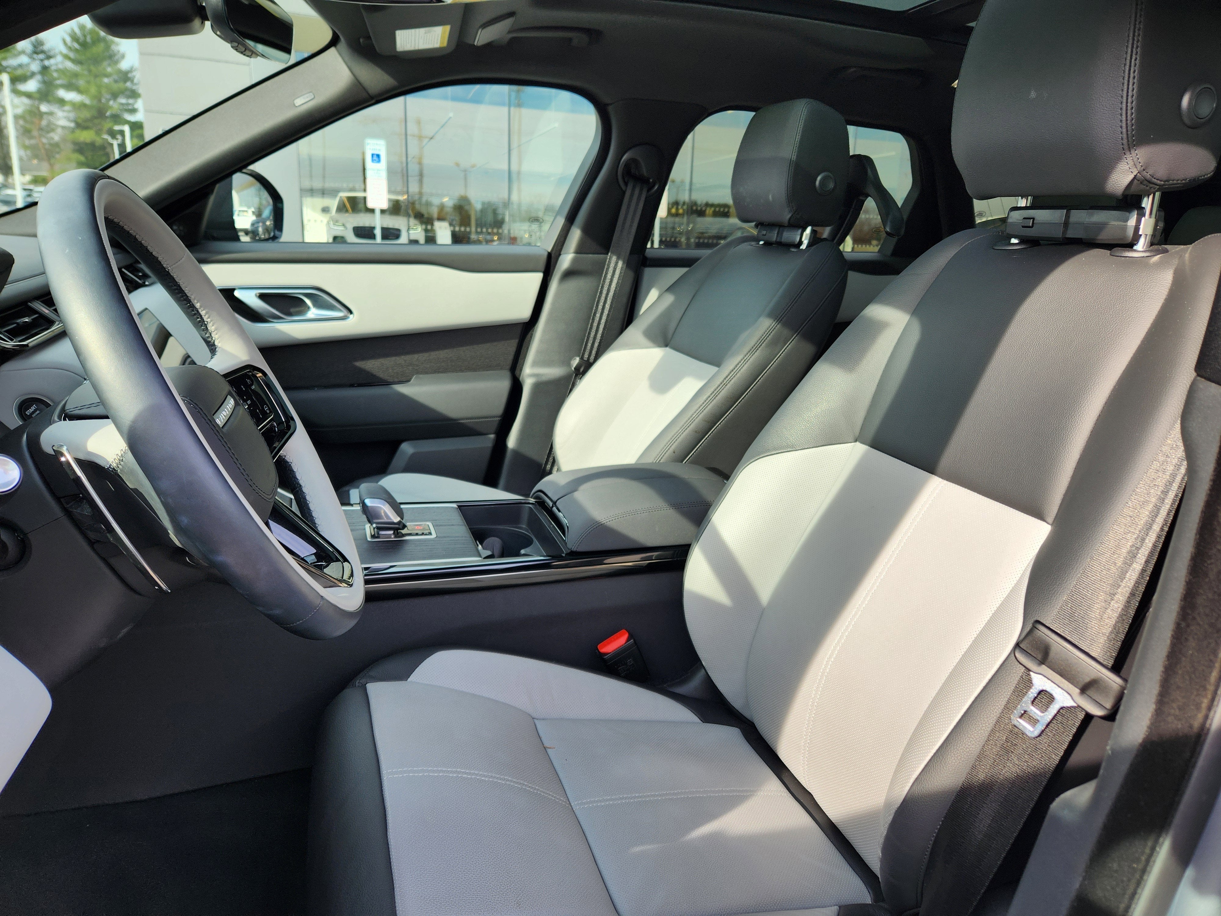 2026 Land Rover Range Rover Velar Dynamic SE