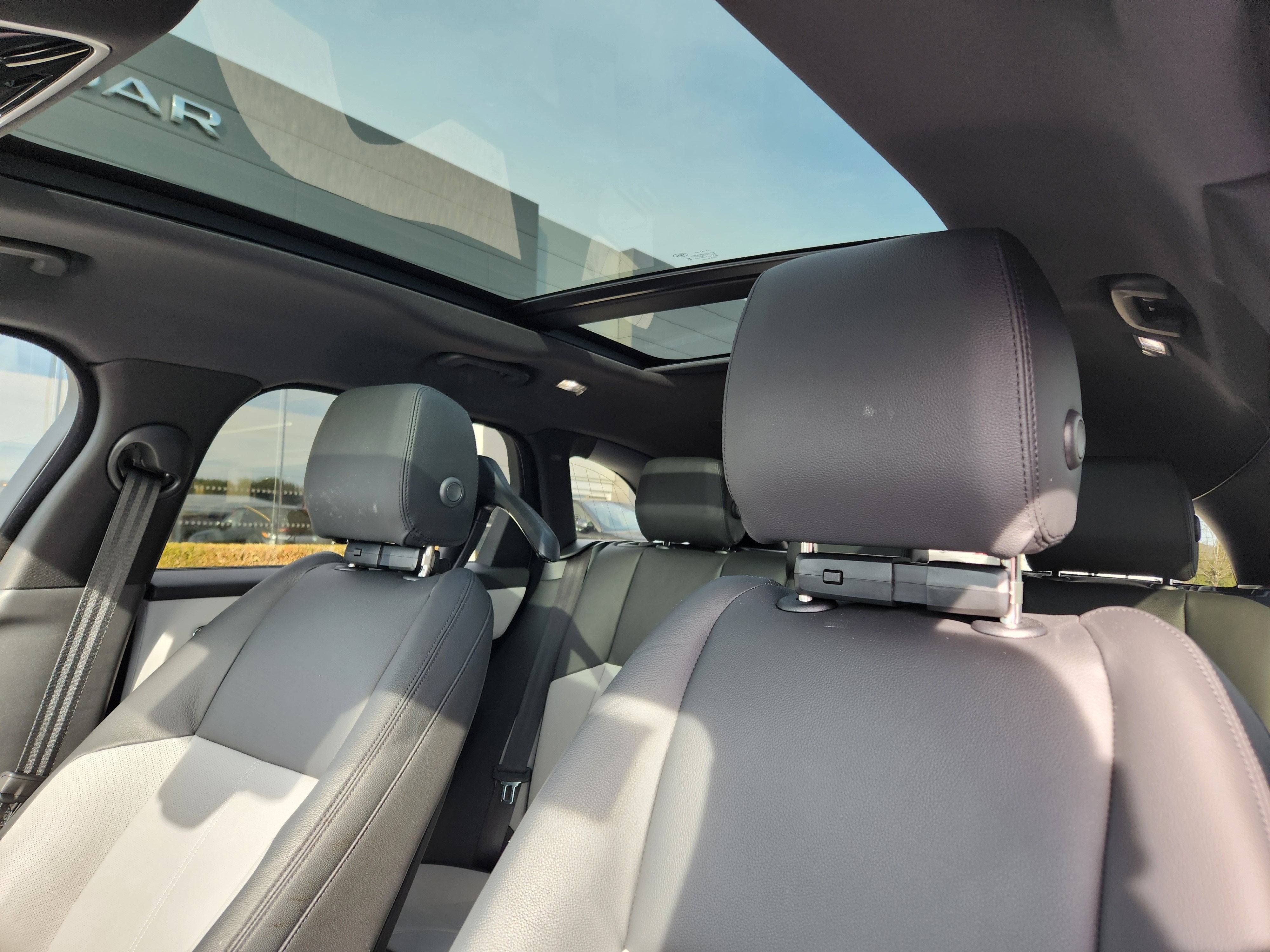 2026 Land Rover Range Rover Velar Dynamic SE