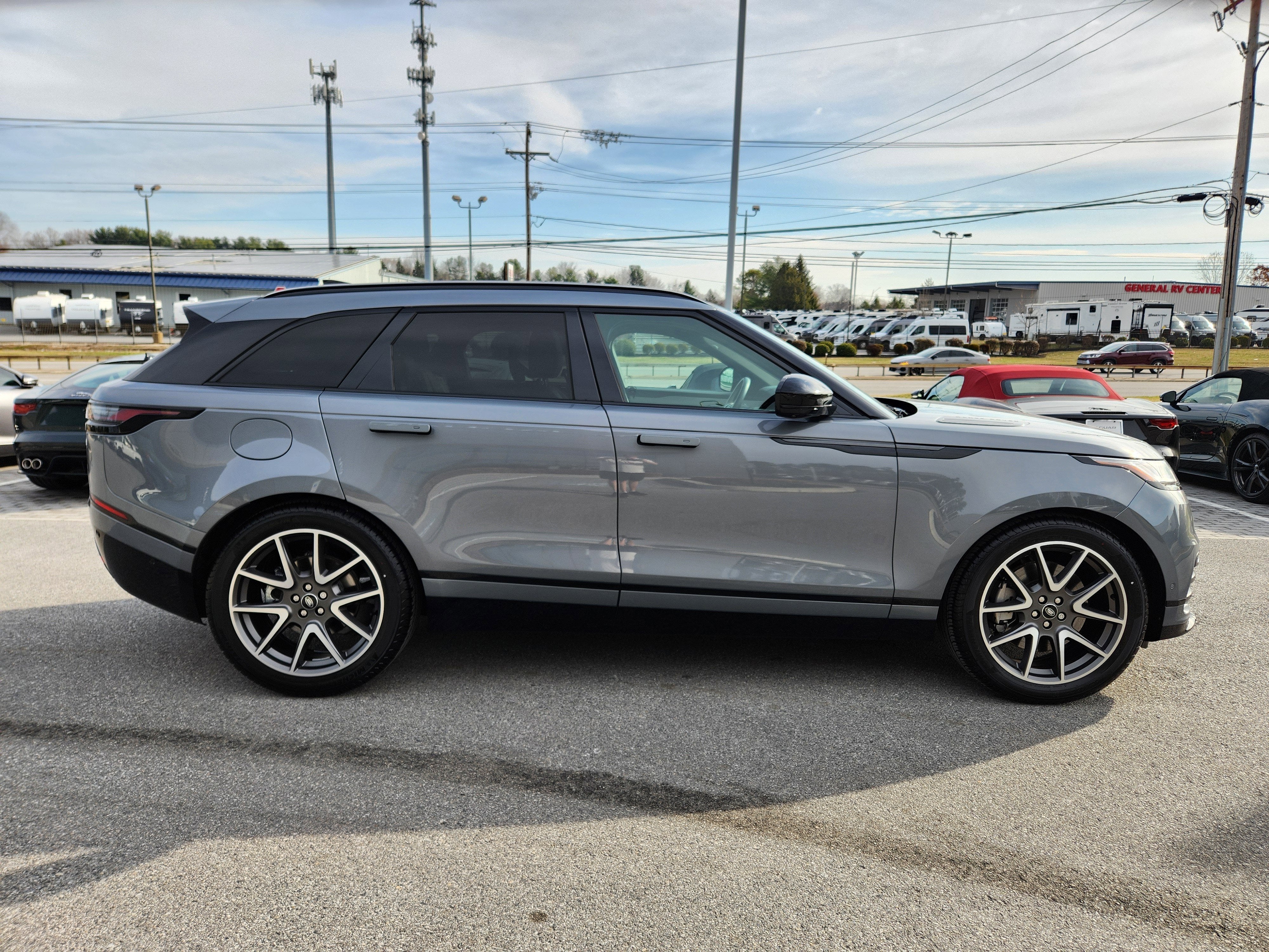 2026 Land Rover Range Rover Velar Dynamic SE