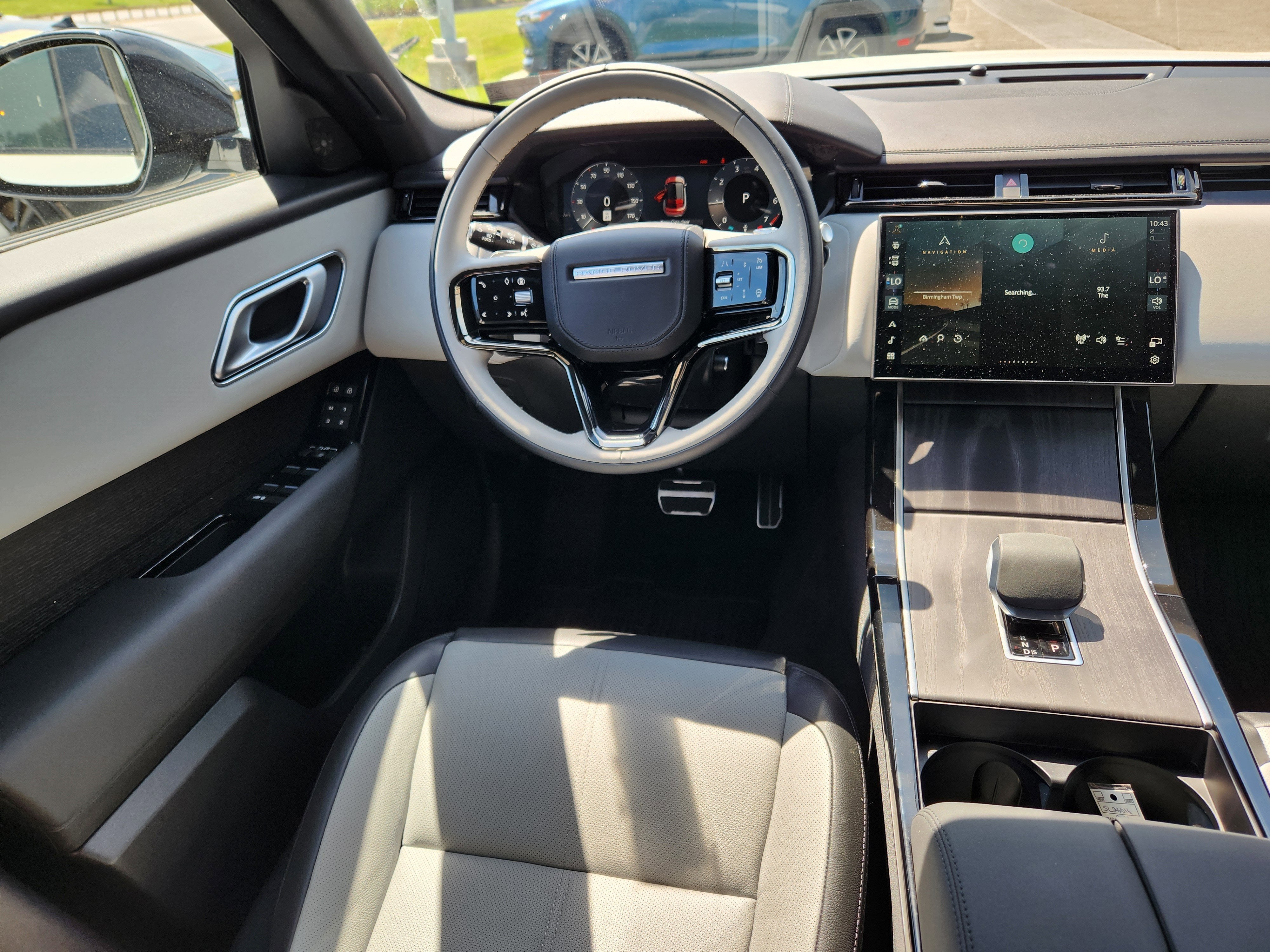2026 Land Rover Range Rover Velar Dynamic SE