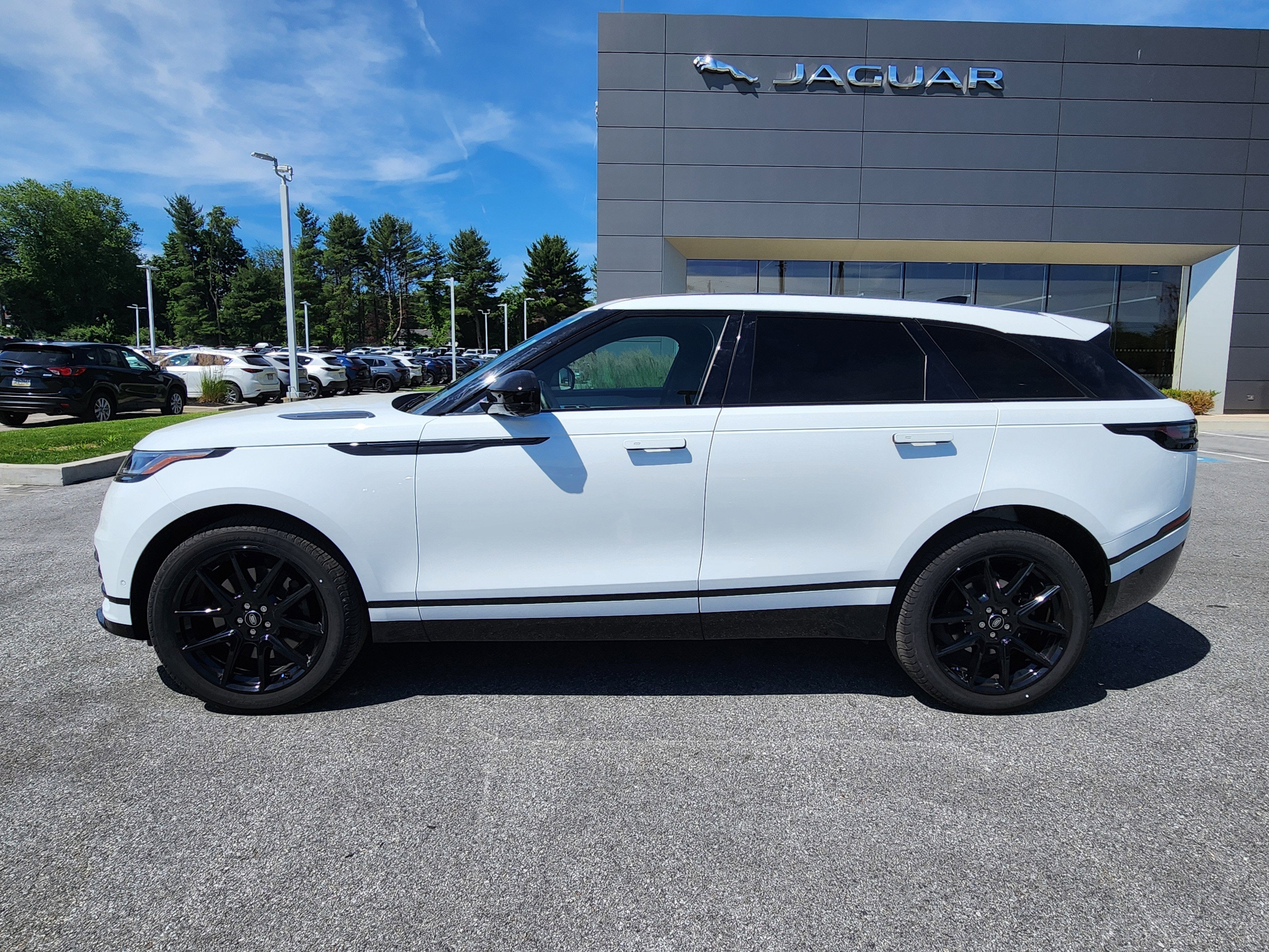 2026 Land Rover Range Rover Velar Dynamic SE