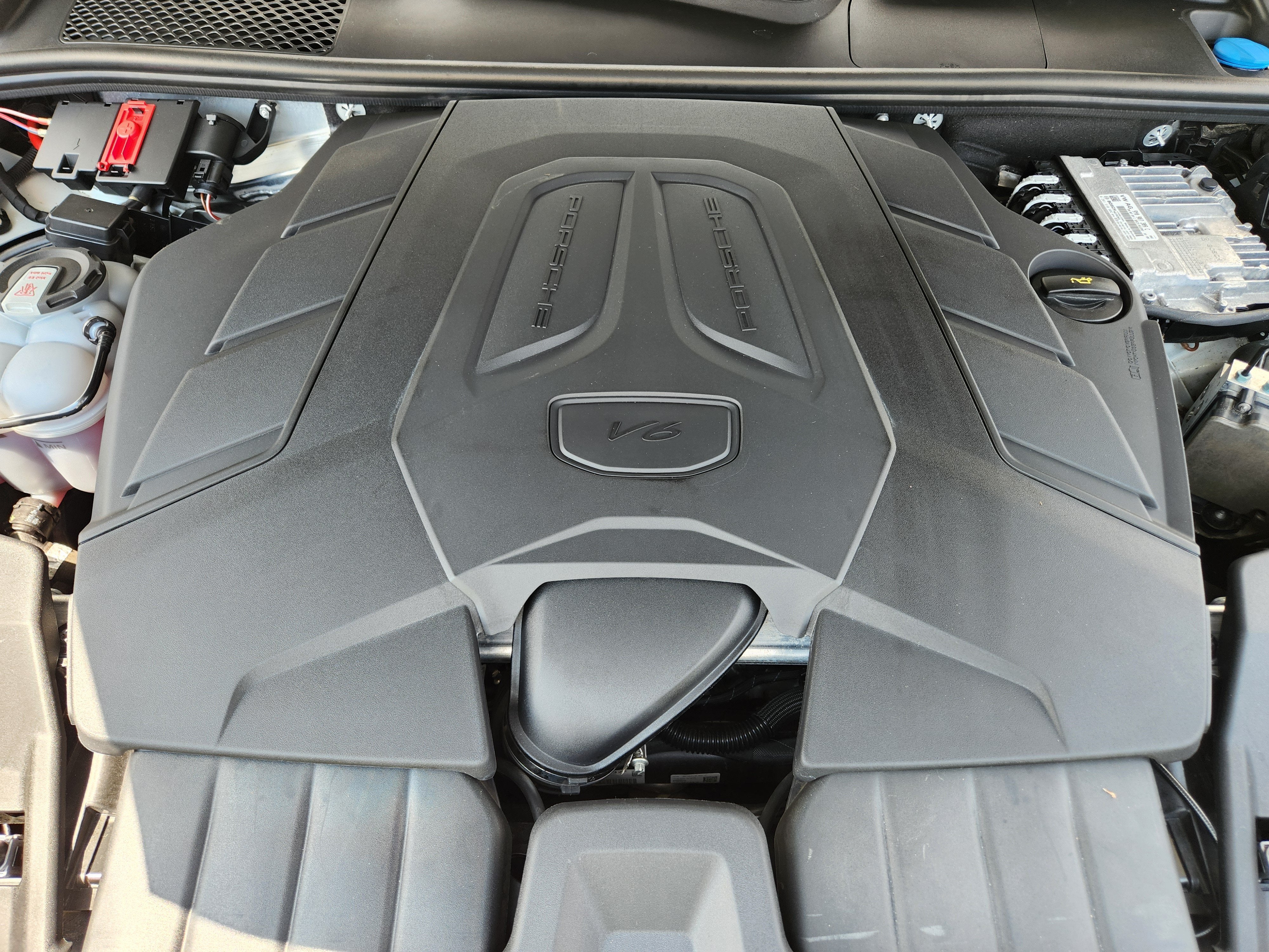 2025 Porsche Cayenne AWD