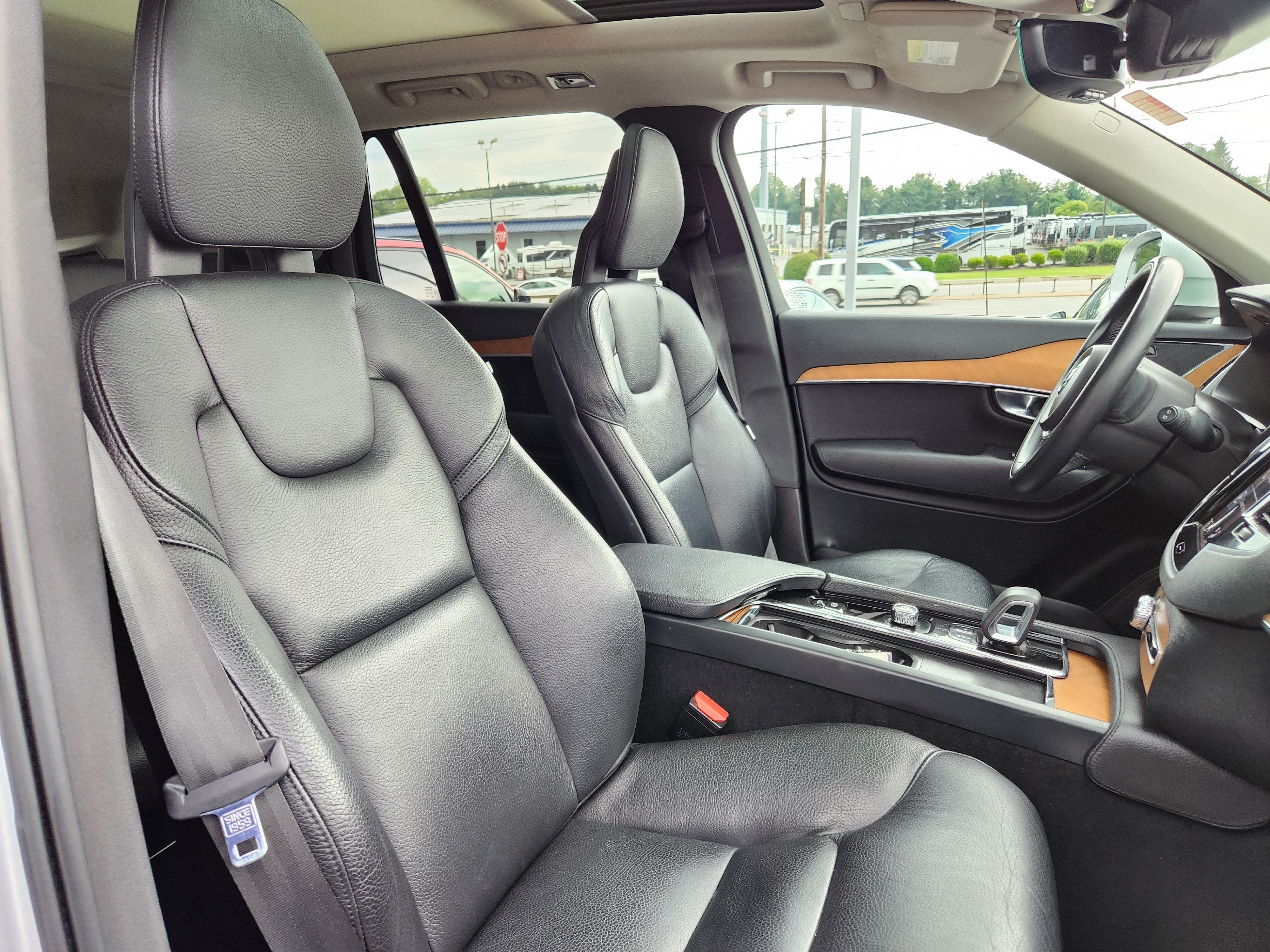 2022 Volvo XC90 Recharge Plug-In Hybrid T8 Inscription Expression 7 Passenger