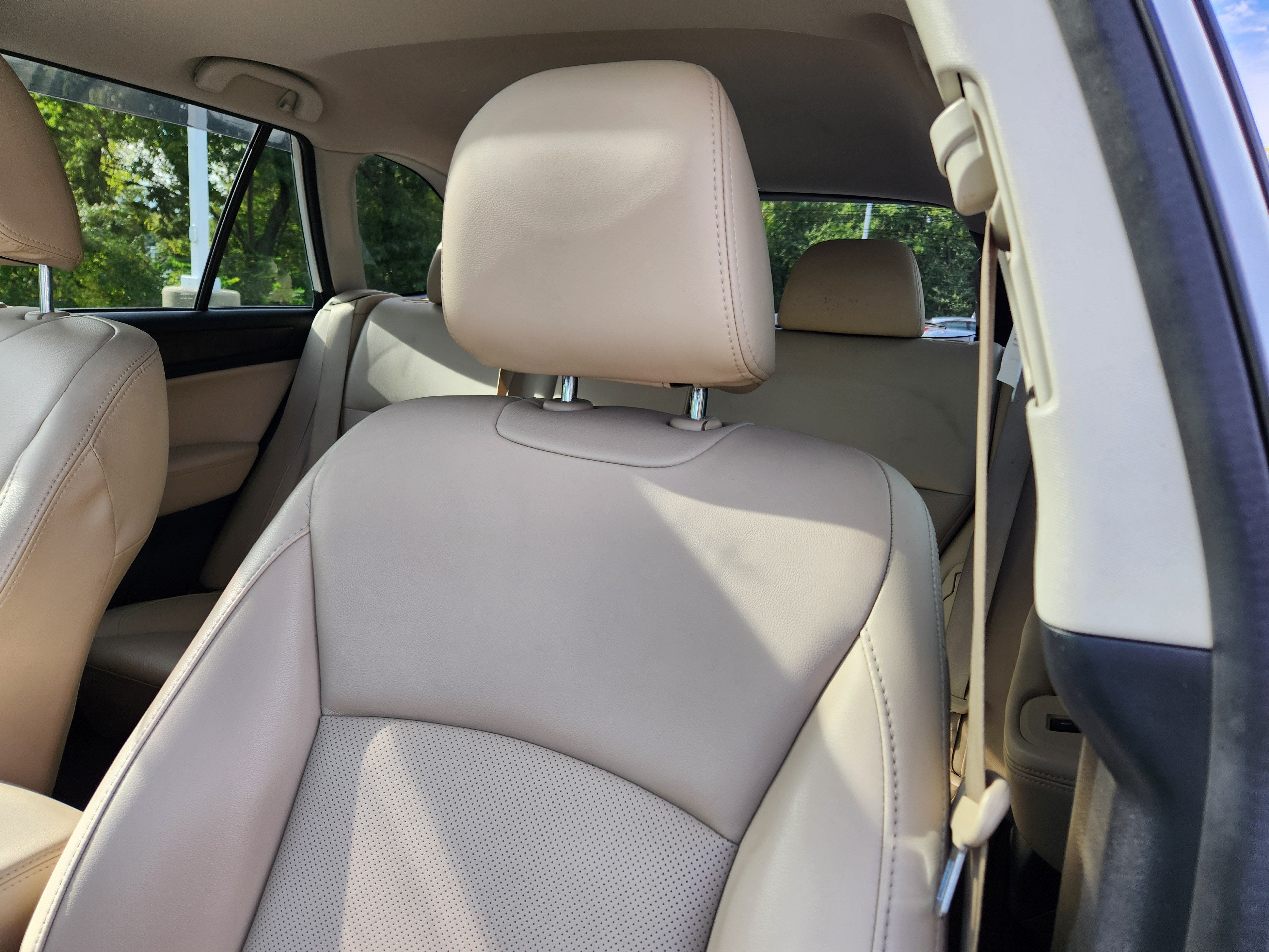 2017 Subaru Outback 2.5i LimitedEyeSight + Navigation System + High Beam As