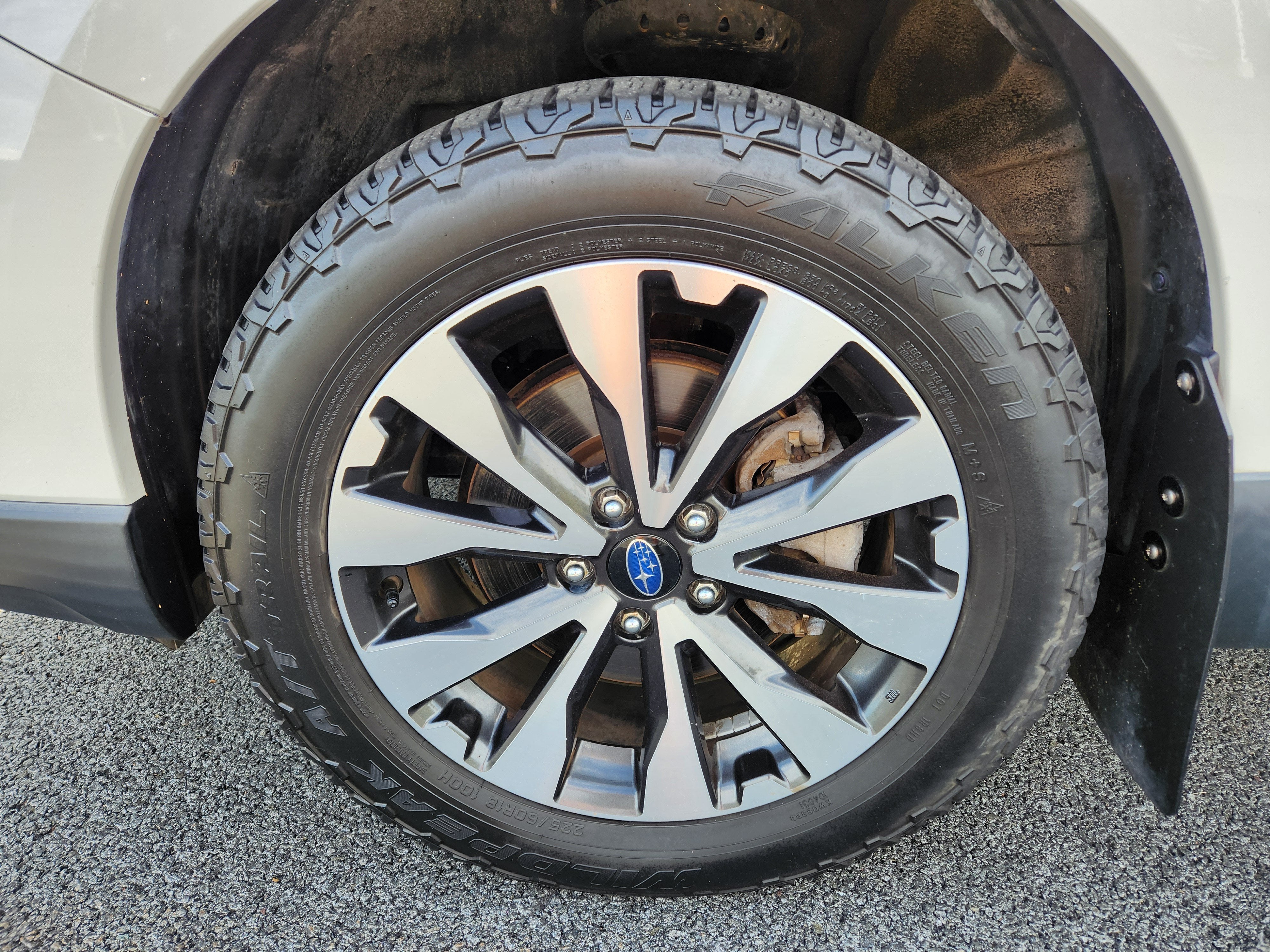 2017 Subaru Outback 2.5i LimitedEyeSight + Navigation System + High Beam As