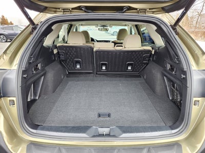 2022 Subaru Outback Premium Blind Spot Detection w/ Rear Cross Traffic Alert +