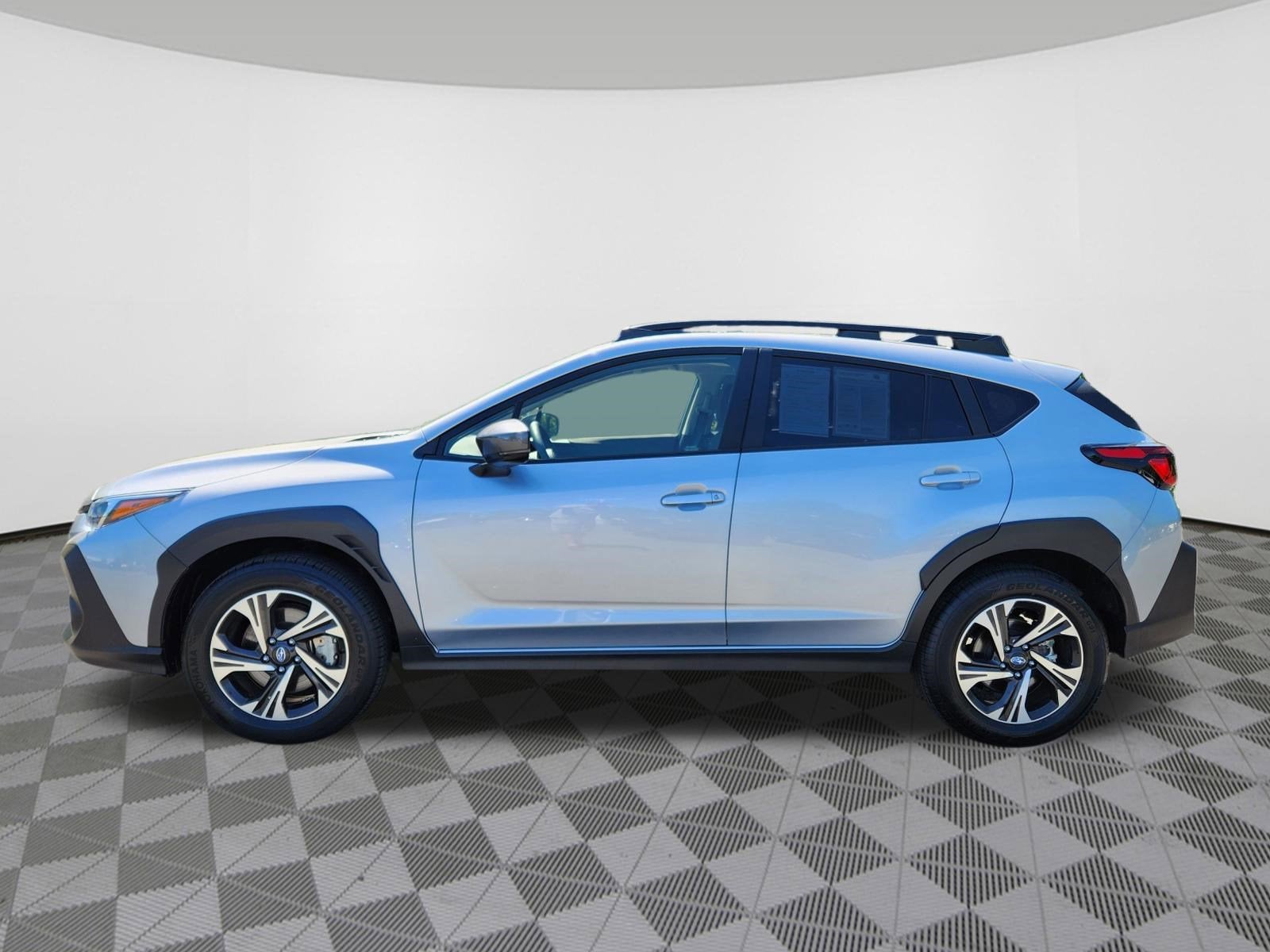 2025 Subaru Crosstrek Premium Blind Spot Detection w/ Rear Cross Traffic Alert +