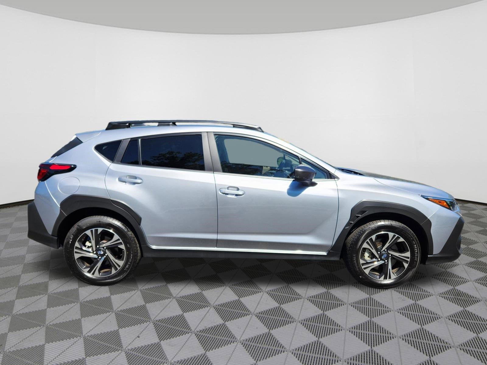 2025 Subaru Crosstrek Premium Blind Spot Detection w/ Rear Cross Traffic Alert +
