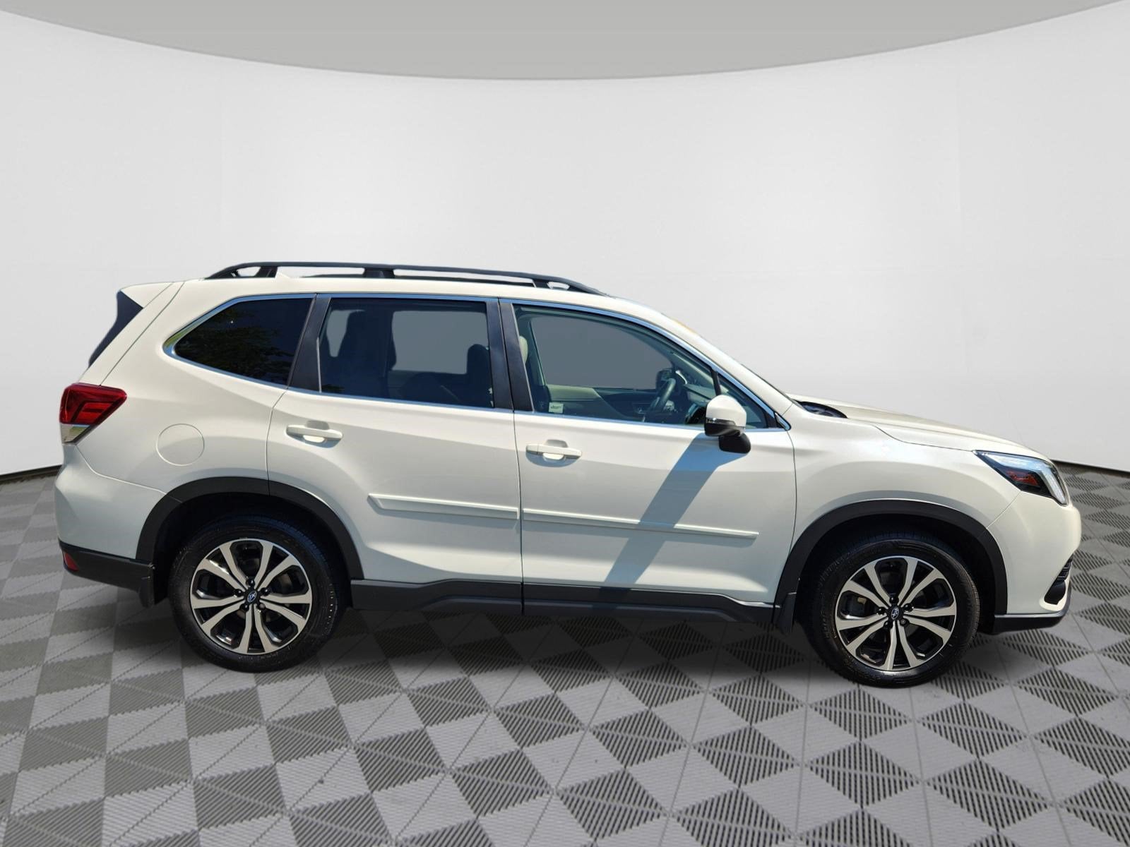 2023 Subaru Forester Limited Reverse Automatic Braking + Navigation System + Ha