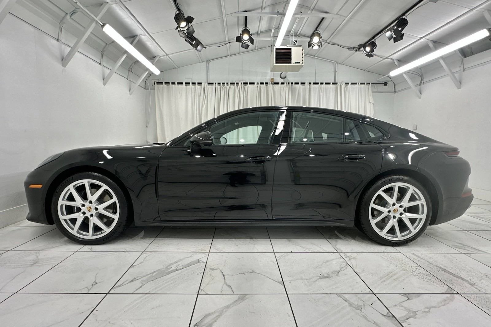 2025 Porsche Panamera 4