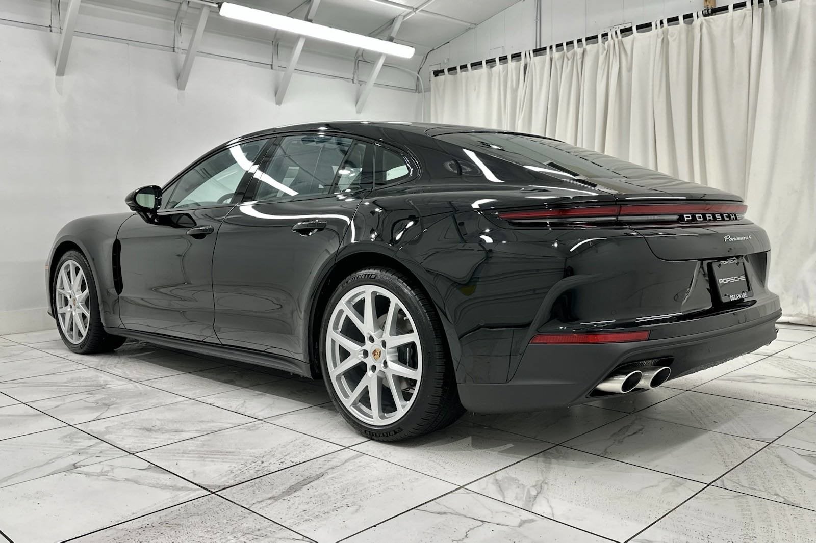 2025 Porsche Panamera 4