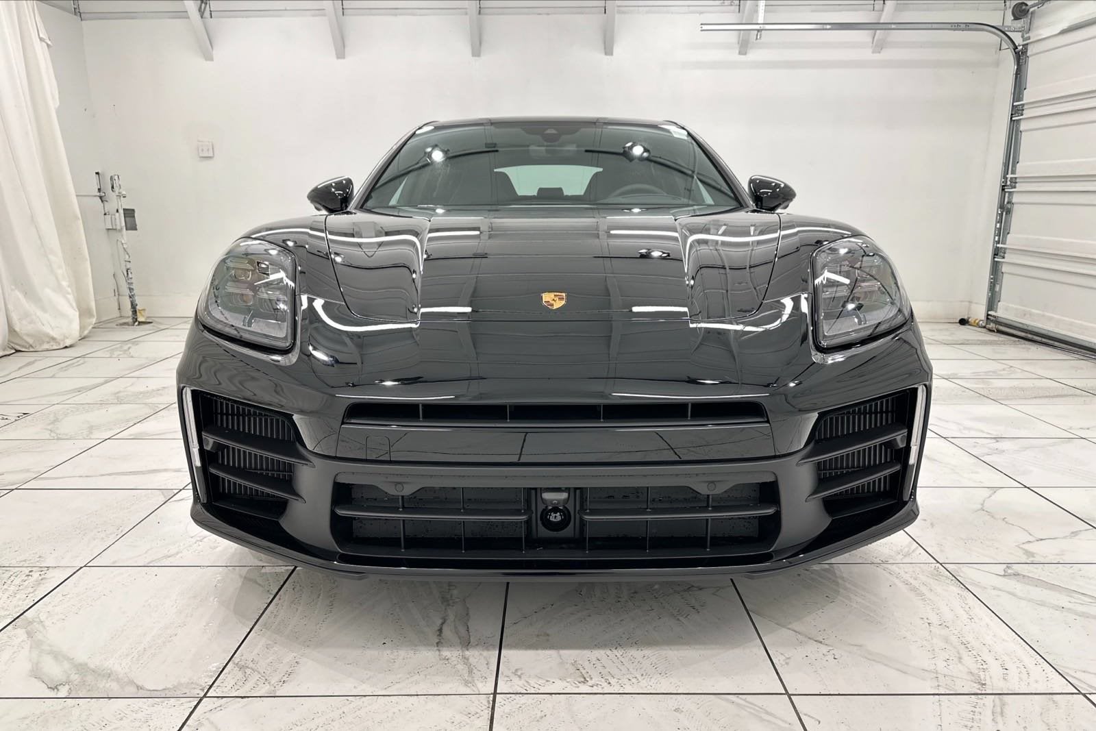2025 Porsche Panamera 4