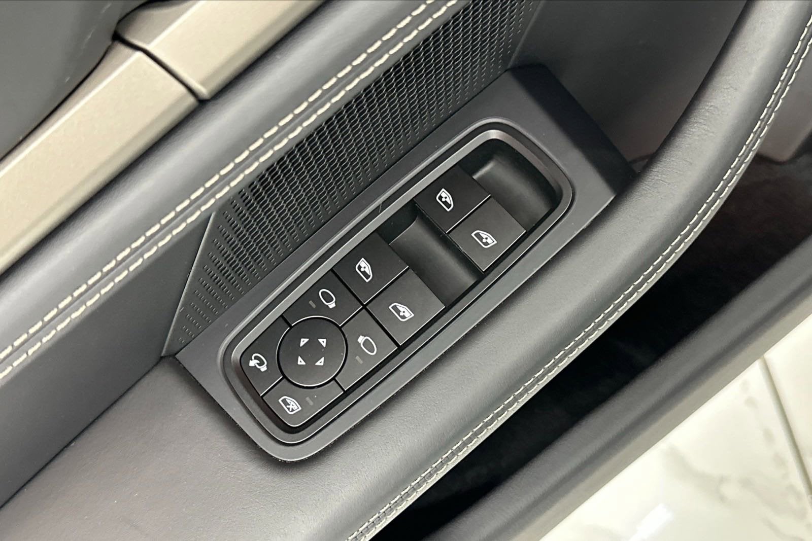 2025 Porsche Taycan Turbo