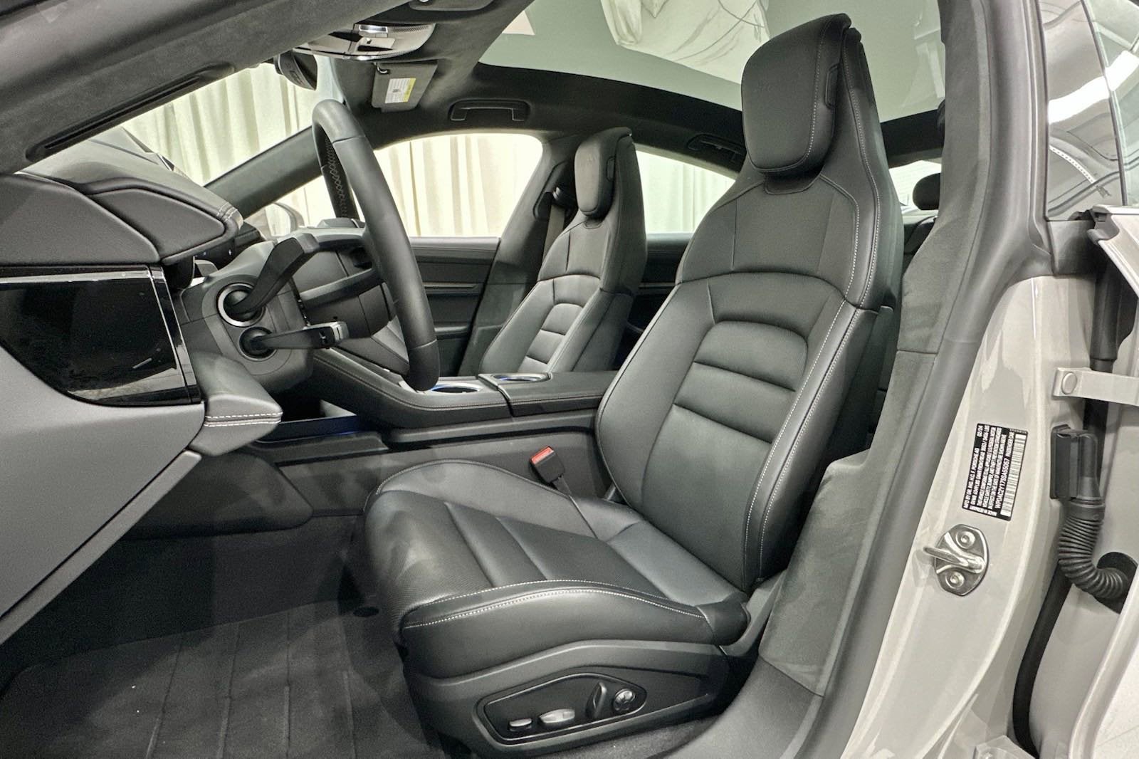 2025 Porsche Taycan Turbo