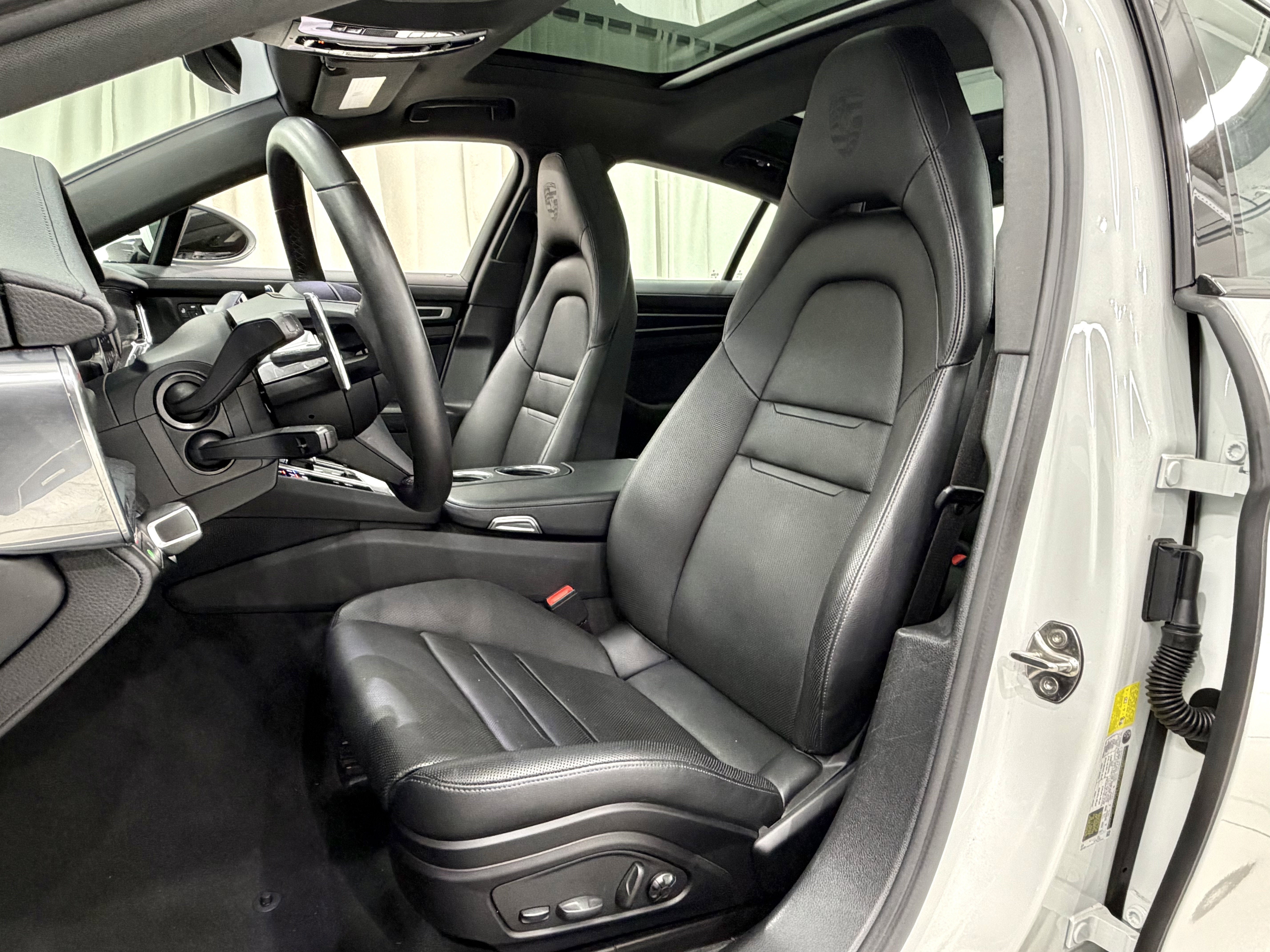 2023 Porsche Panamera 4 E-Hybrid Platinum Edition