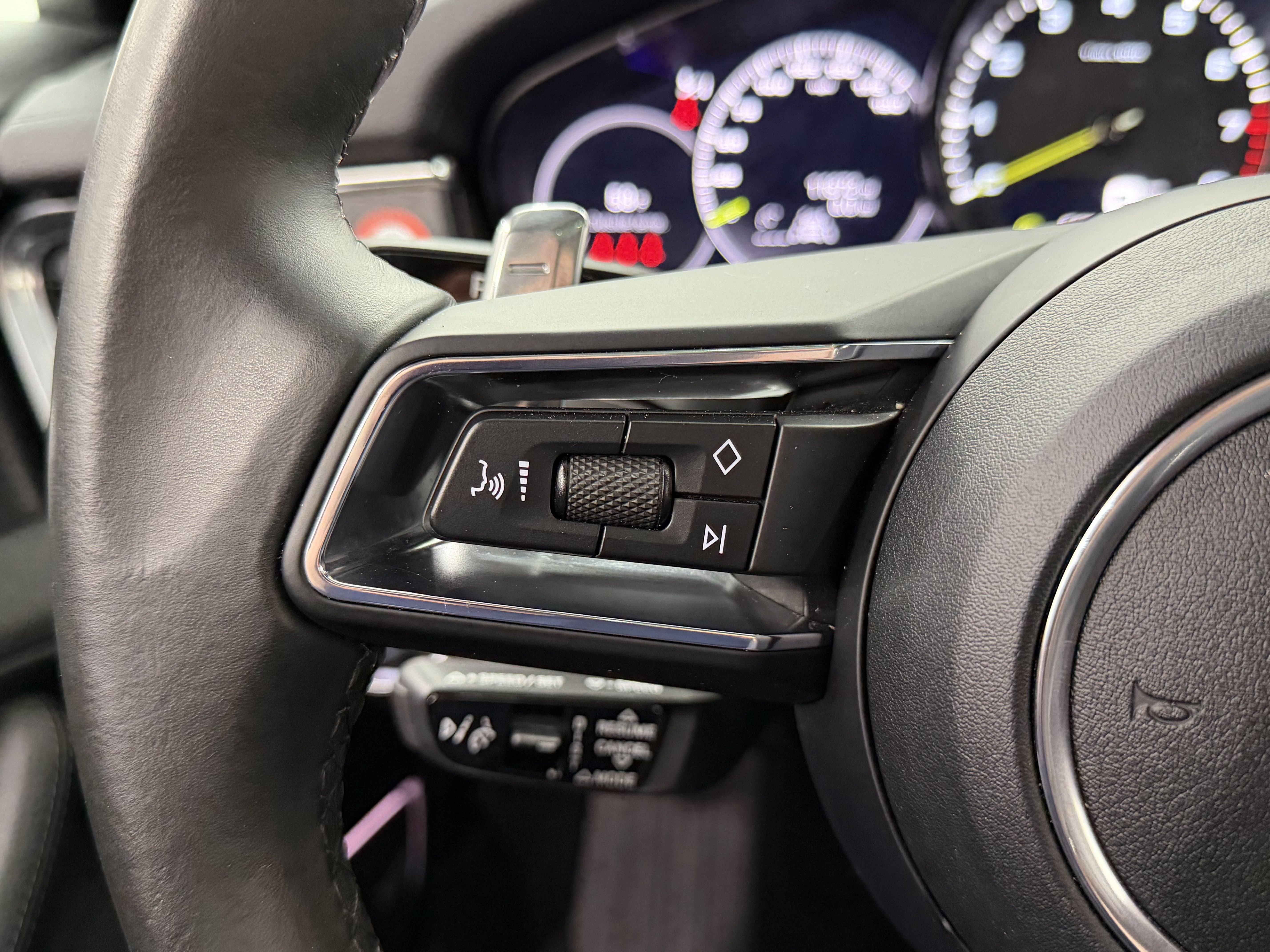 2023 Porsche Panamera 4 E-Hybrid Platinum Edition