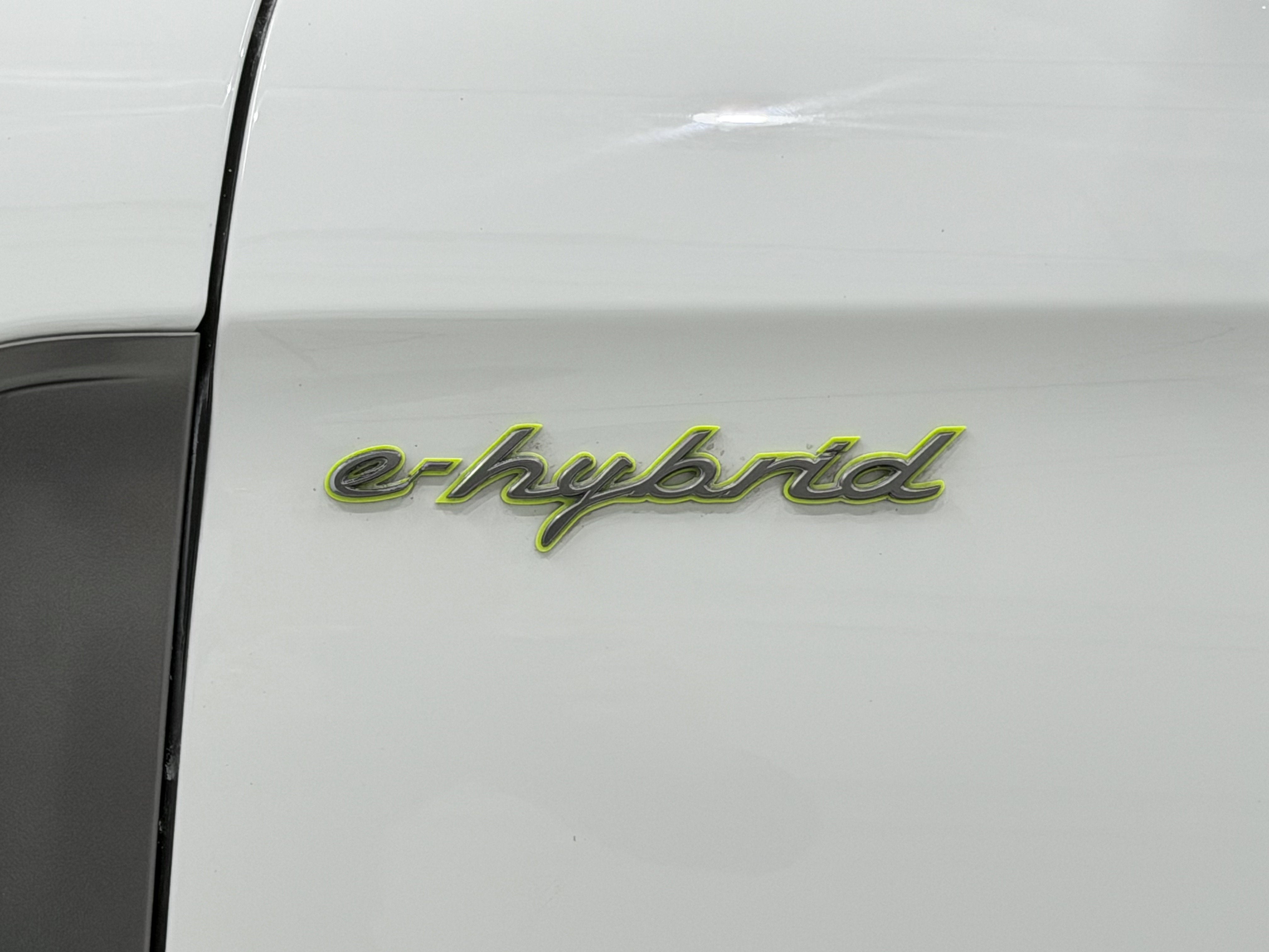 2023 Porsche Panamera 4 E-Hybrid Platinum Edition