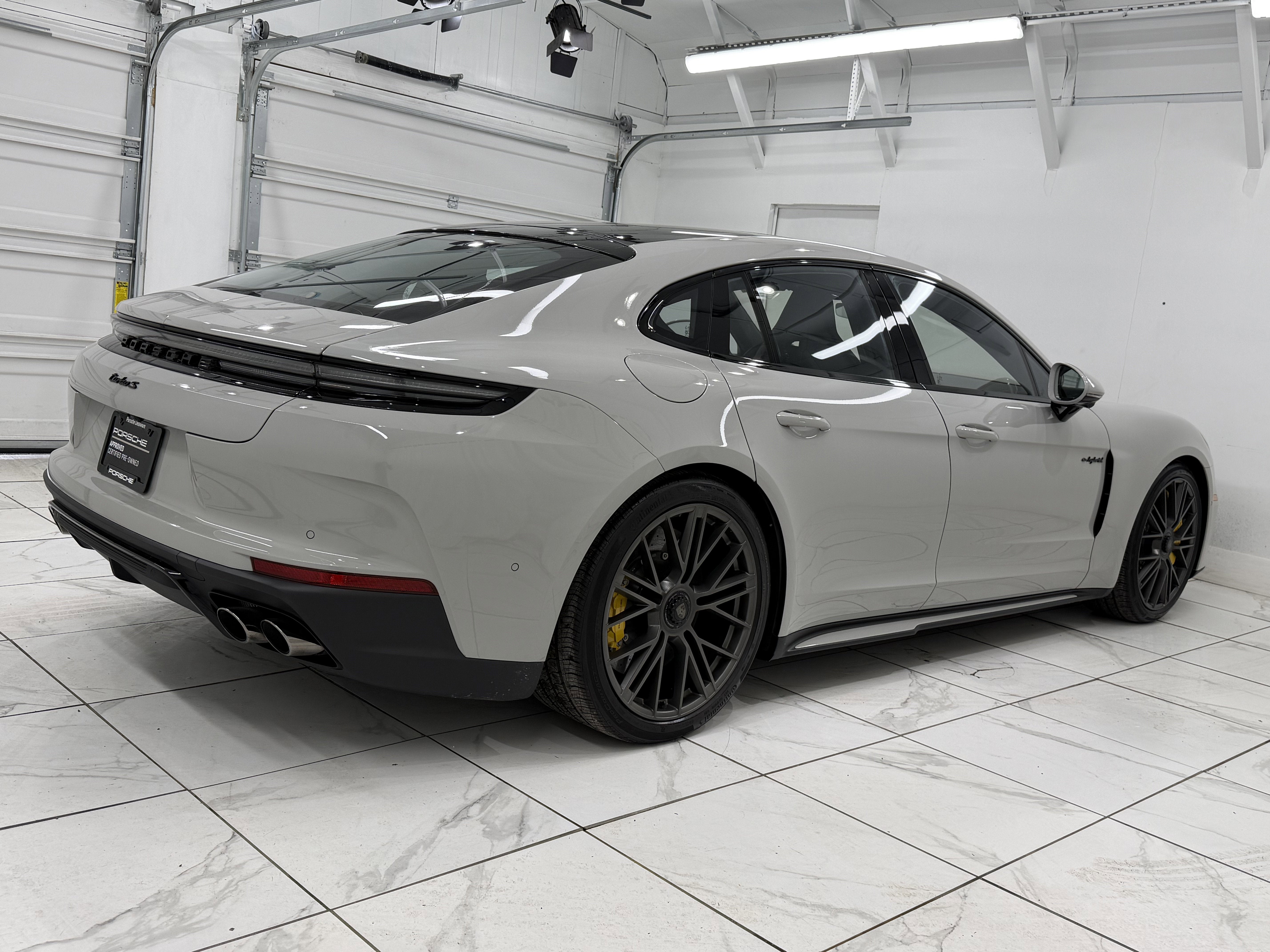 2025 Porsche Panamera Turbo S E-Hybrid