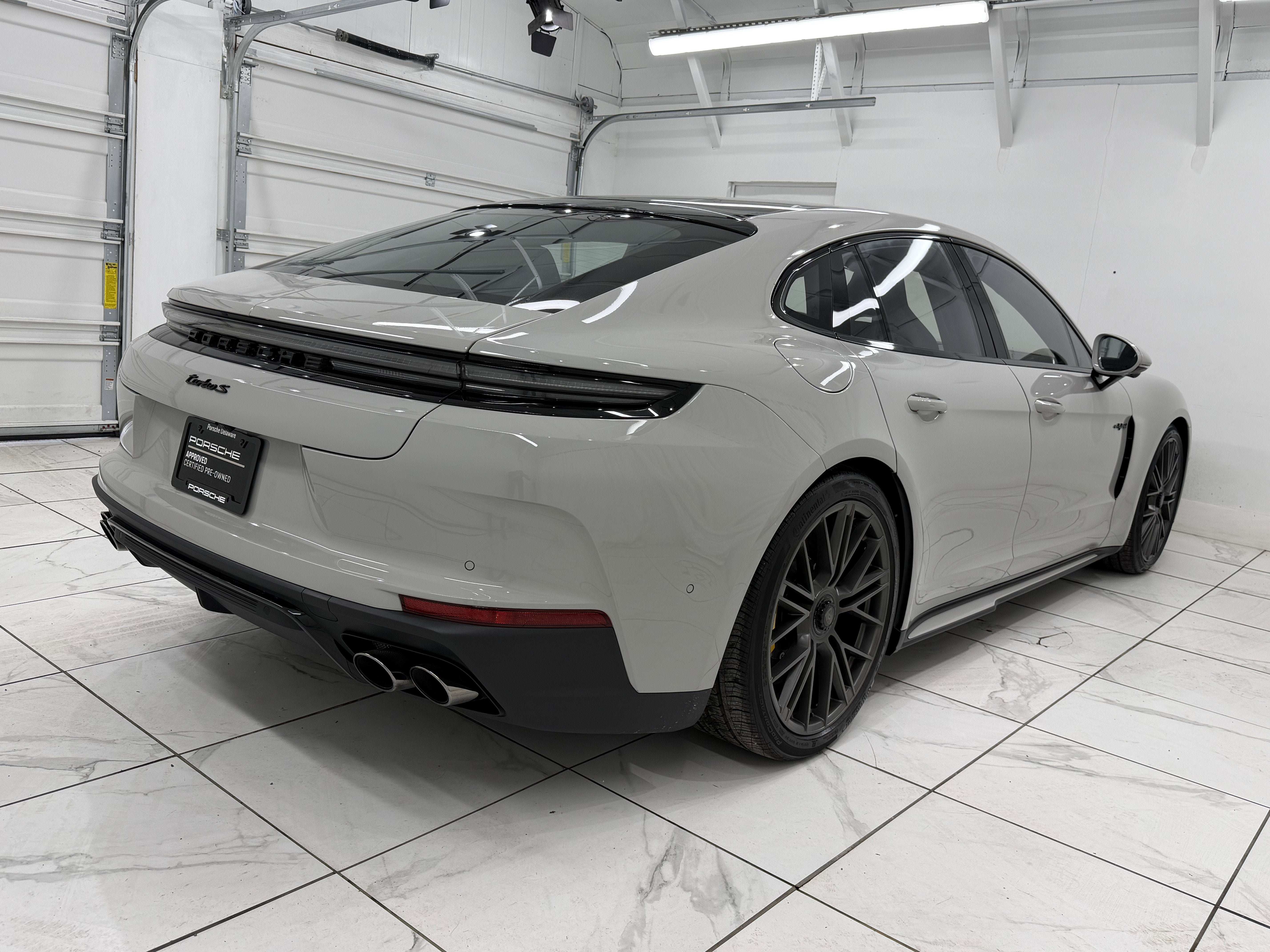 2025 Porsche Panamera Turbo S E-Hybrid