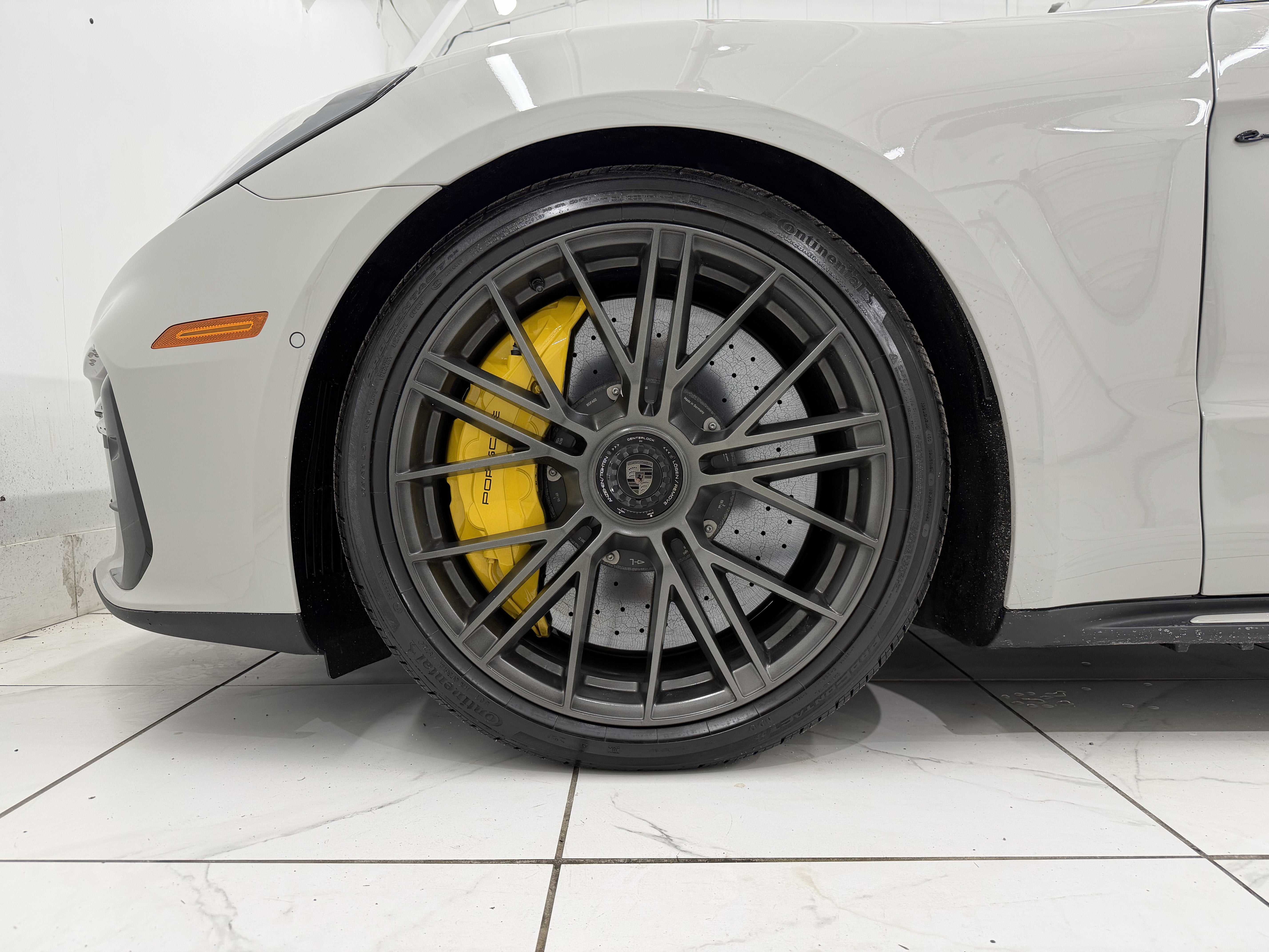 2025 Porsche Panamera Turbo S E-Hybrid