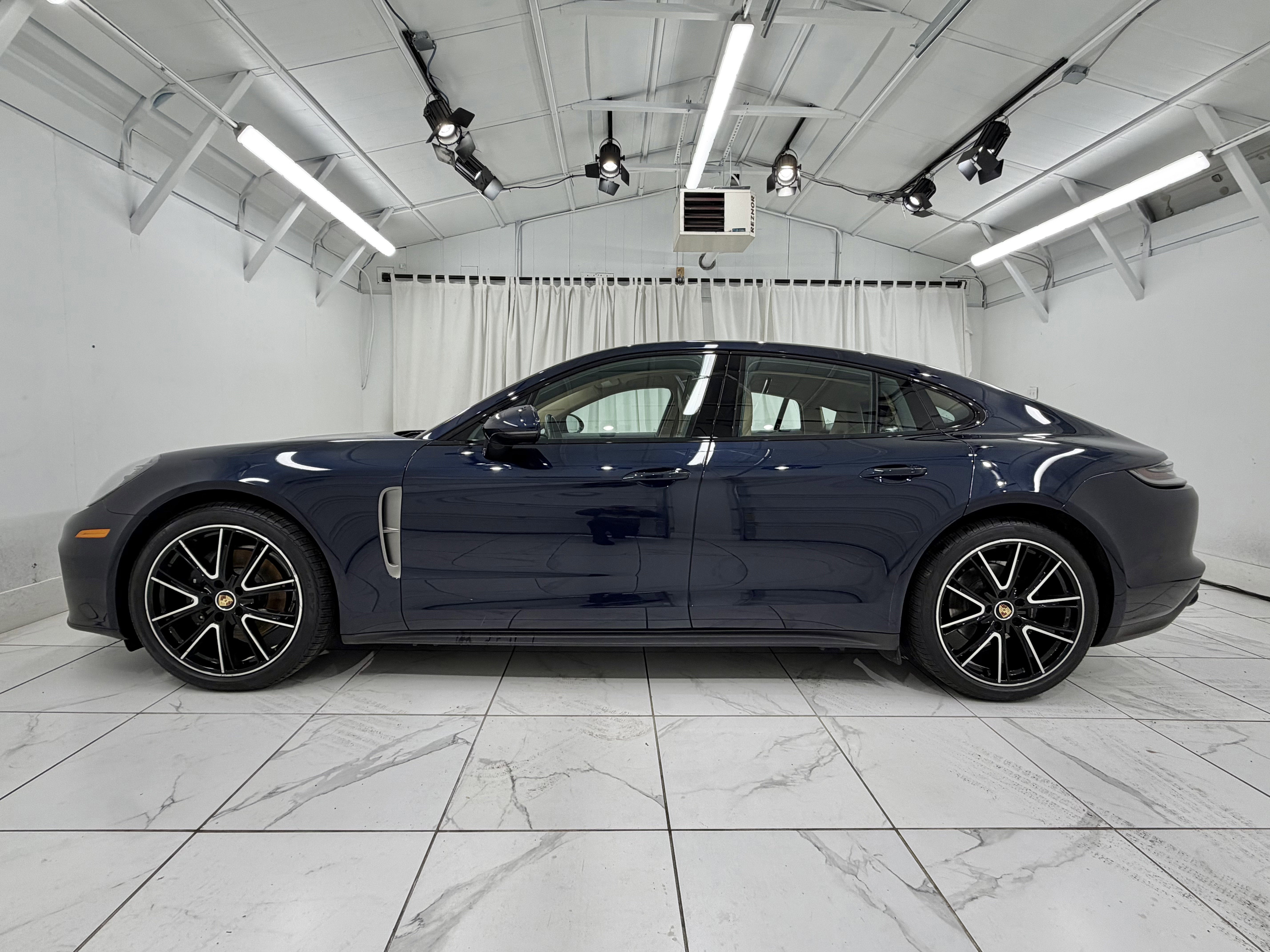 2023 Porsche Panamera 4 Platinum Edition