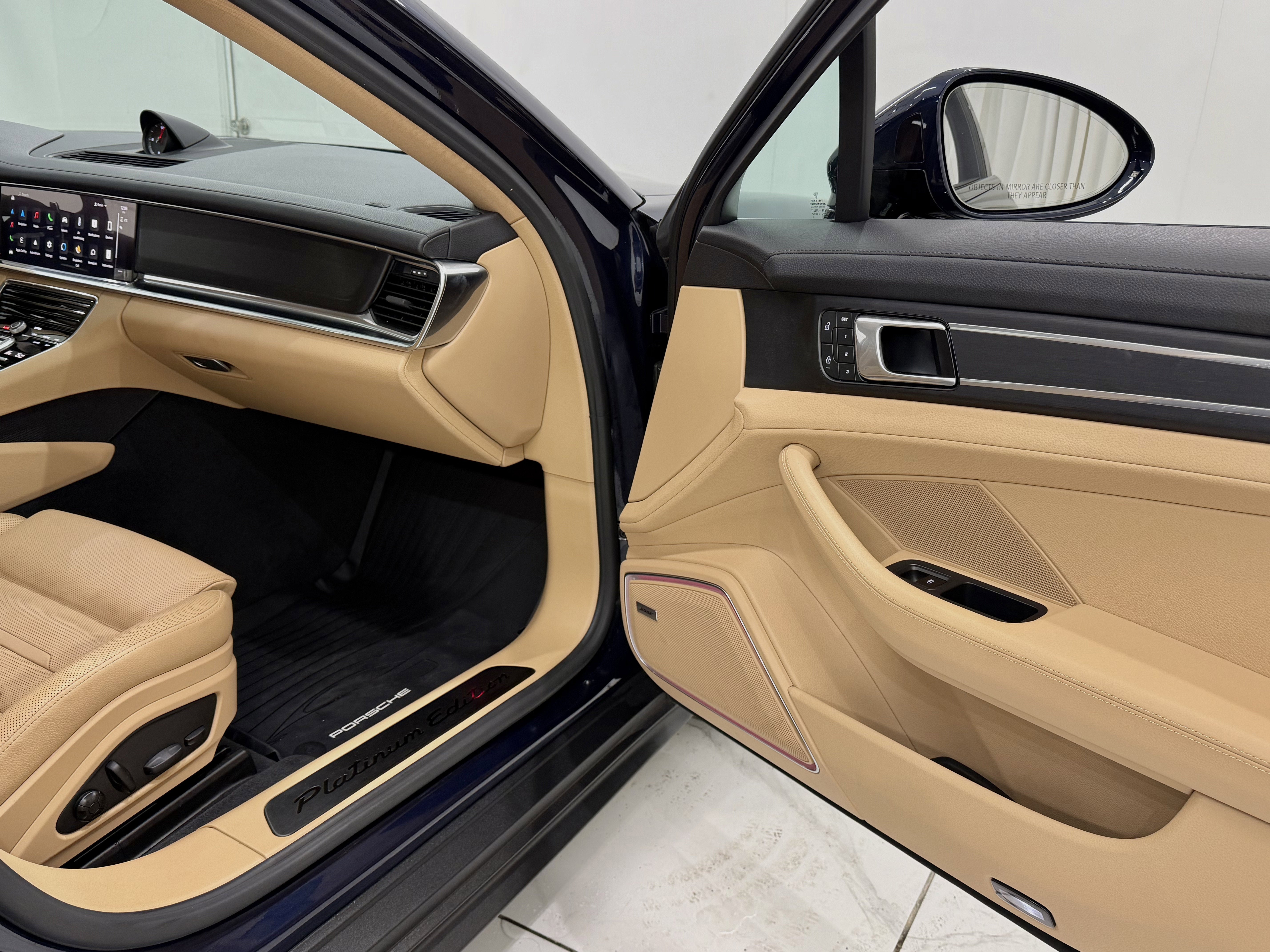 2023 Porsche Panamera 4 Platinum Edition