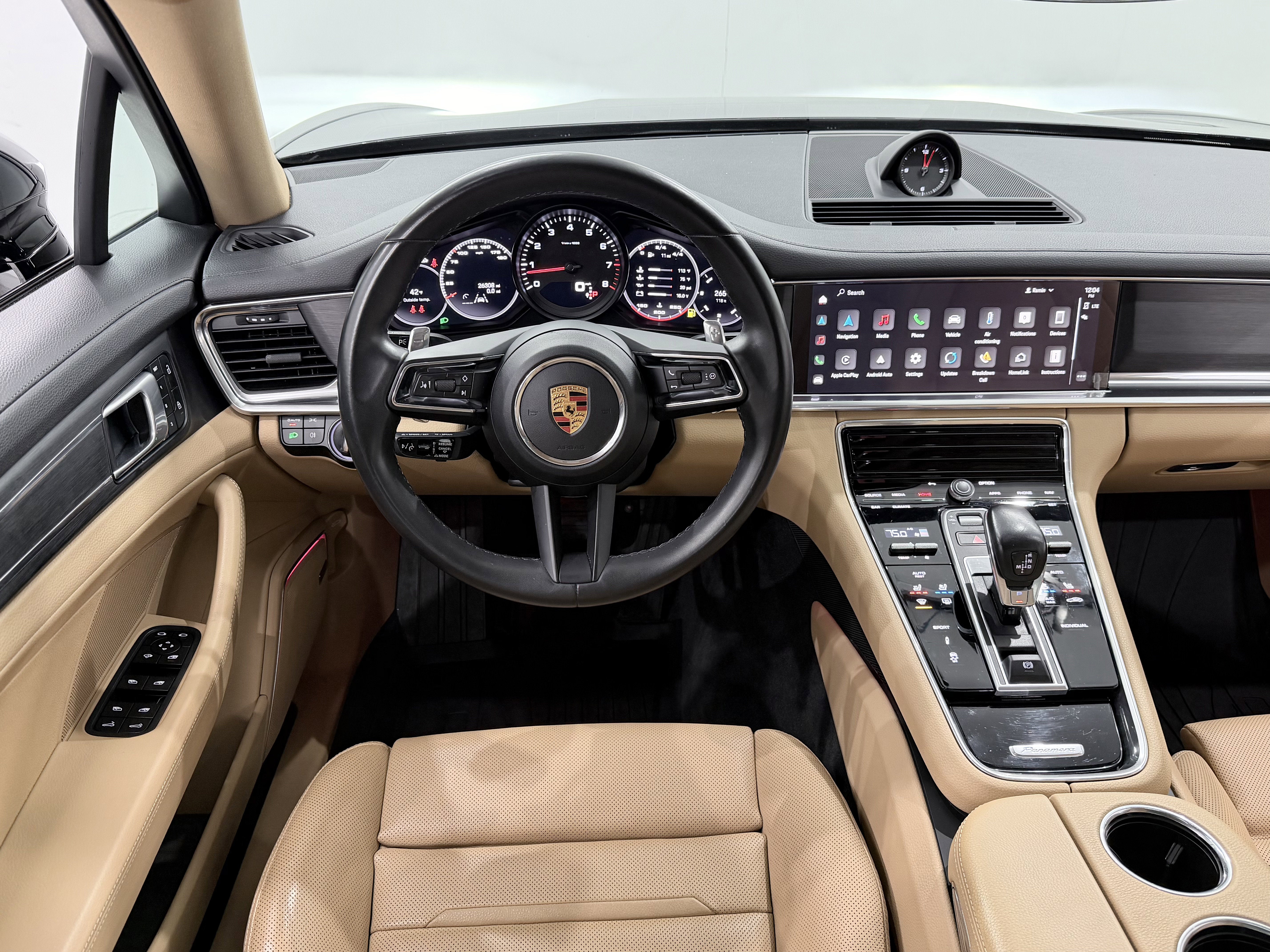 2023 Porsche Panamera 4 Platinum Edition