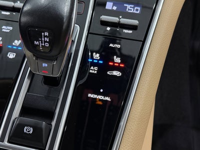 2023 Porsche Panamera 4 Platinum Edition